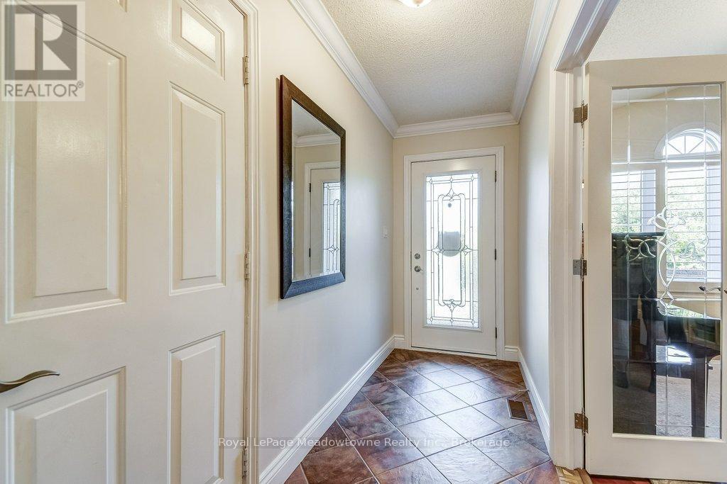 












61 DUNCAN AVENUE

,
Hamilton (Waterdown),




Ontario
L8B0H8

