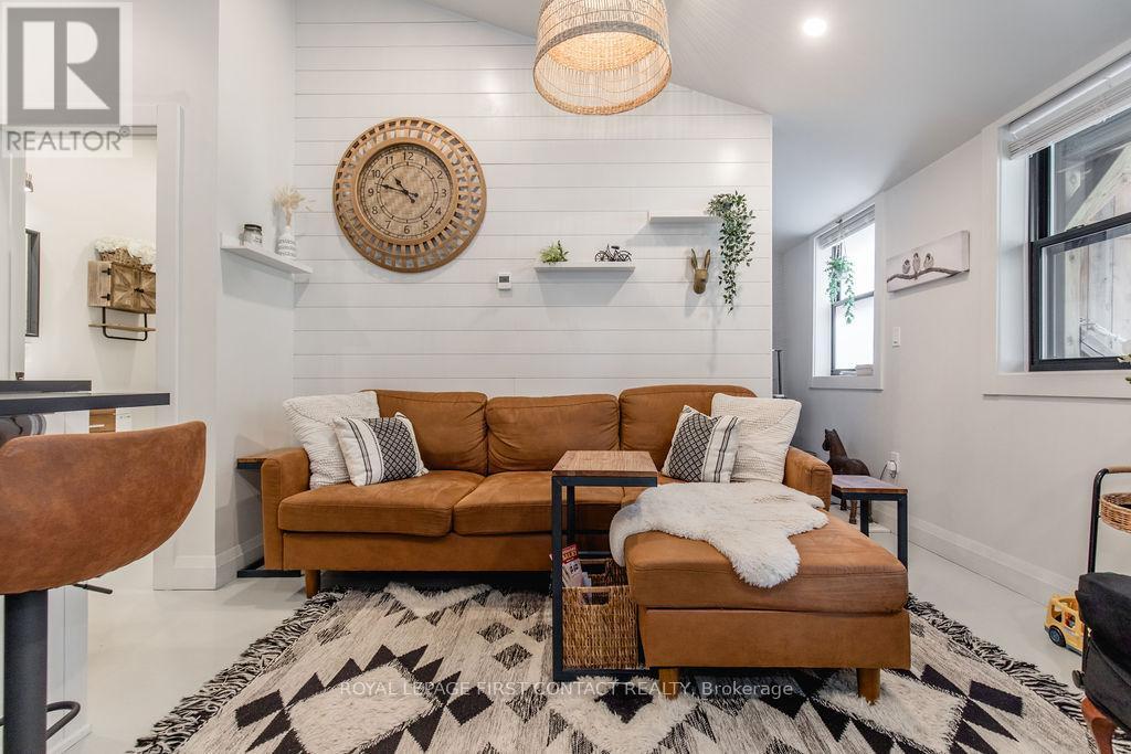 












1370 KILLARNEY BEACH ROAD

,
Innisfil,




Ontario
L0L1W0

