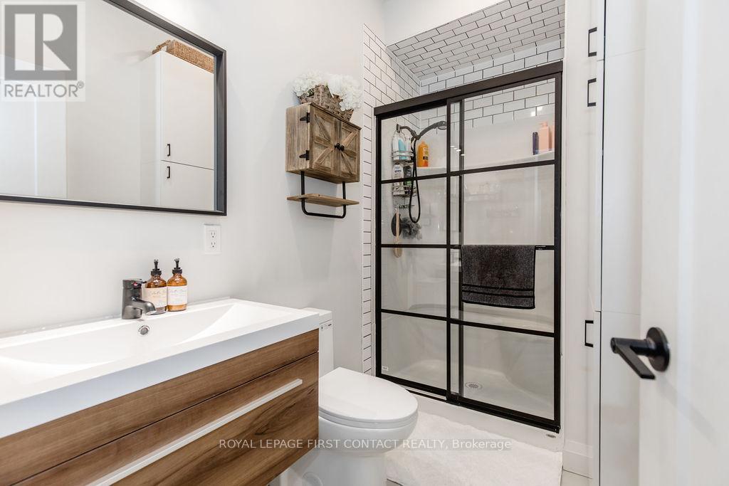 












1370 KILLARNEY BEACH ROAD

,
Innisfil,




Ontario
L0L1W0

