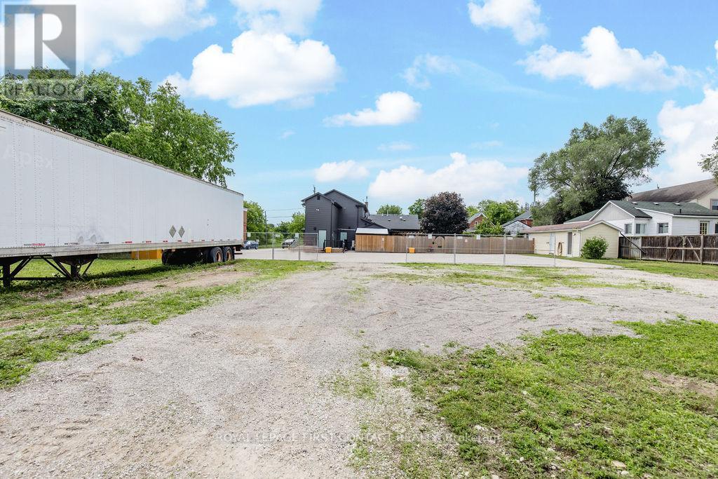 












1370 KILLARNEY BEACH ROAD

,
Innisfil,




Ontario
L0L1W0

