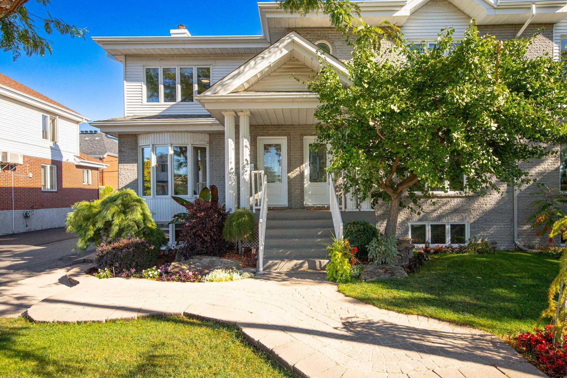 









427

 - 431


Rue François-V.-Malhiot

,
Boucherville,




QC
J4B7X1

