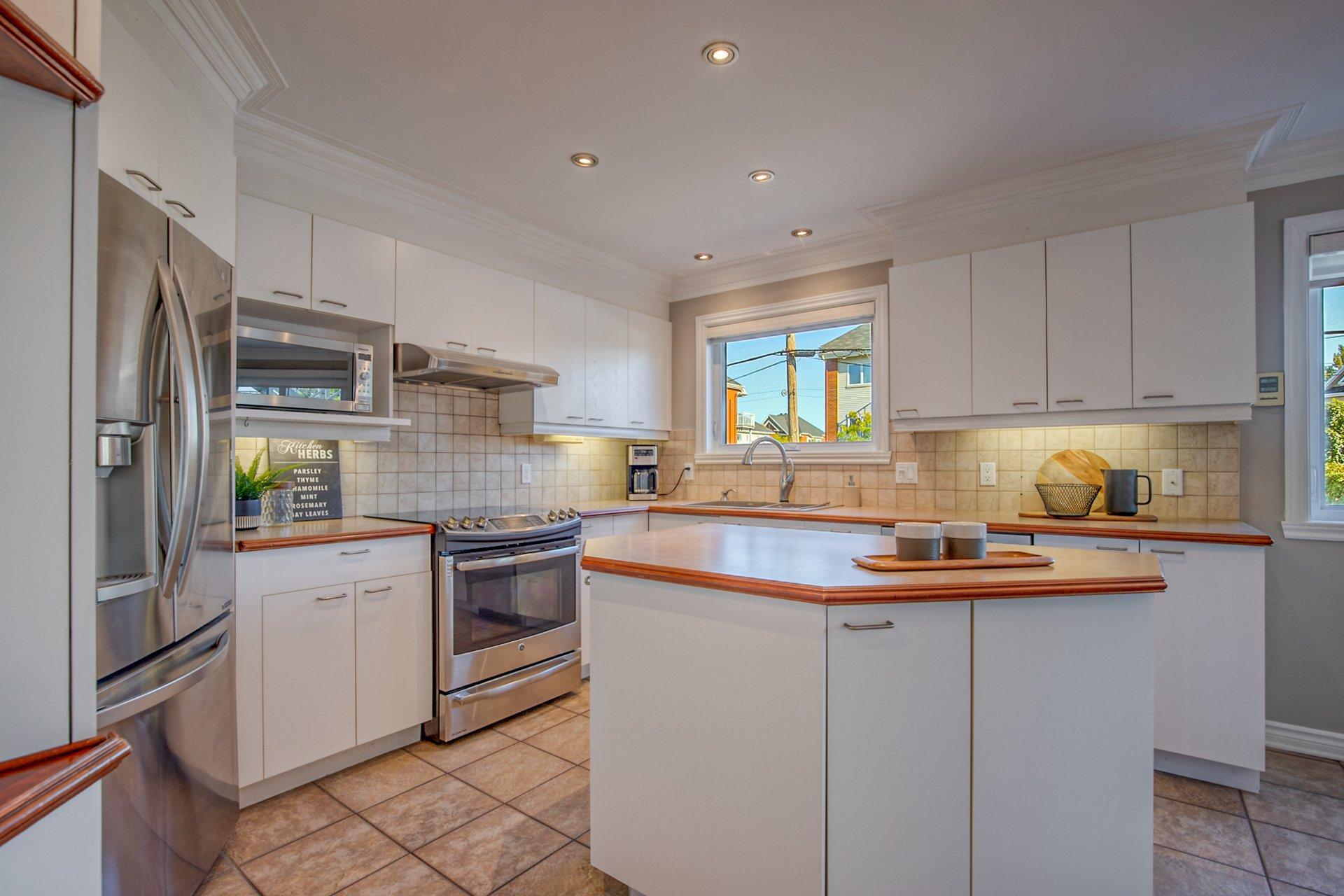 









427

 - 431


Rue François-V.-Malhiot

,
Boucherville,




QC
J4B7X1

