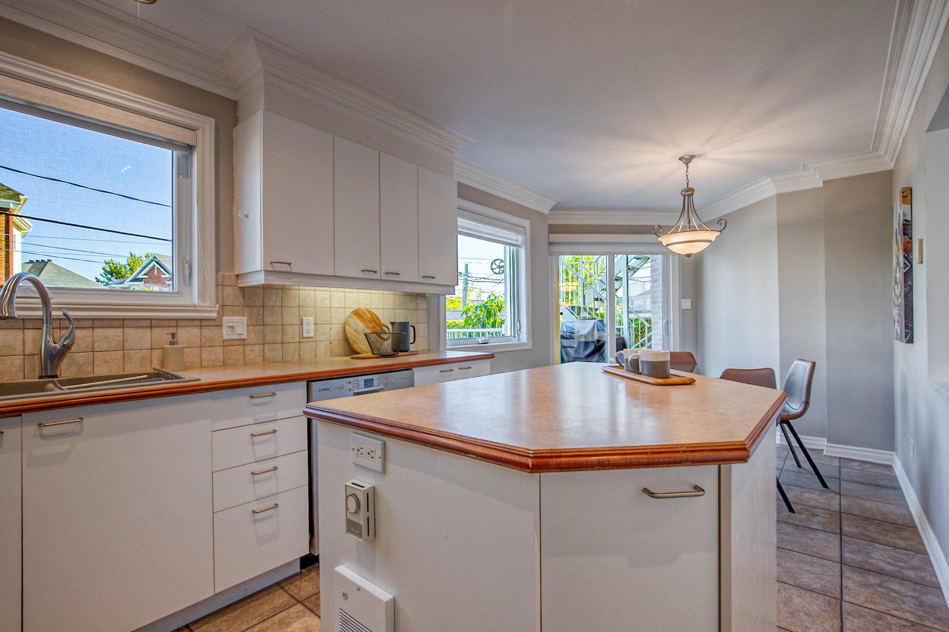 









427

 - 431


Rue François-V.-Malhiot

,
Boucherville,




QC
J4B7X1

