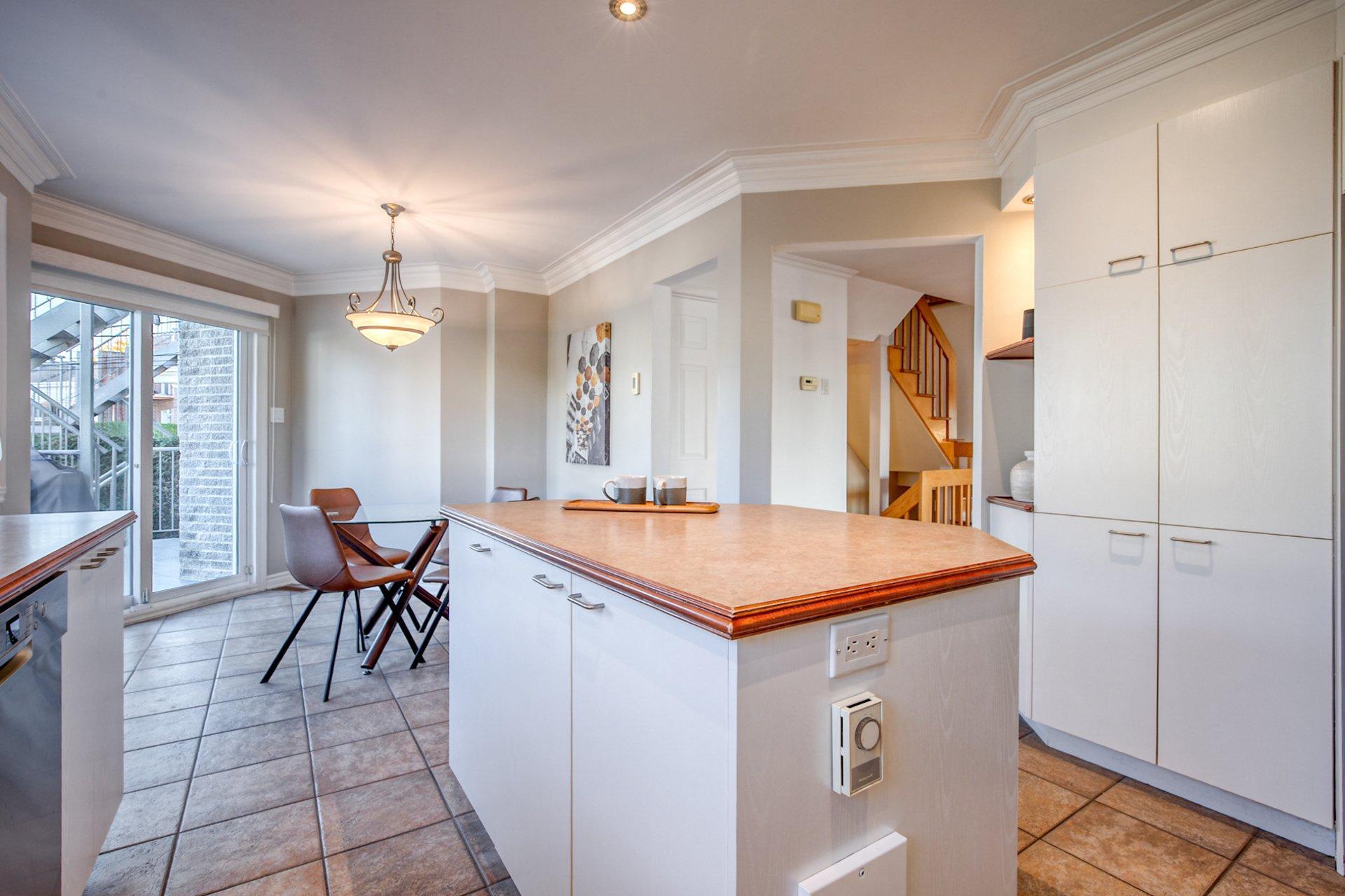 









427

 - 431


Rue François-V.-Malhiot

,
Boucherville,




QC
J4B7X1

