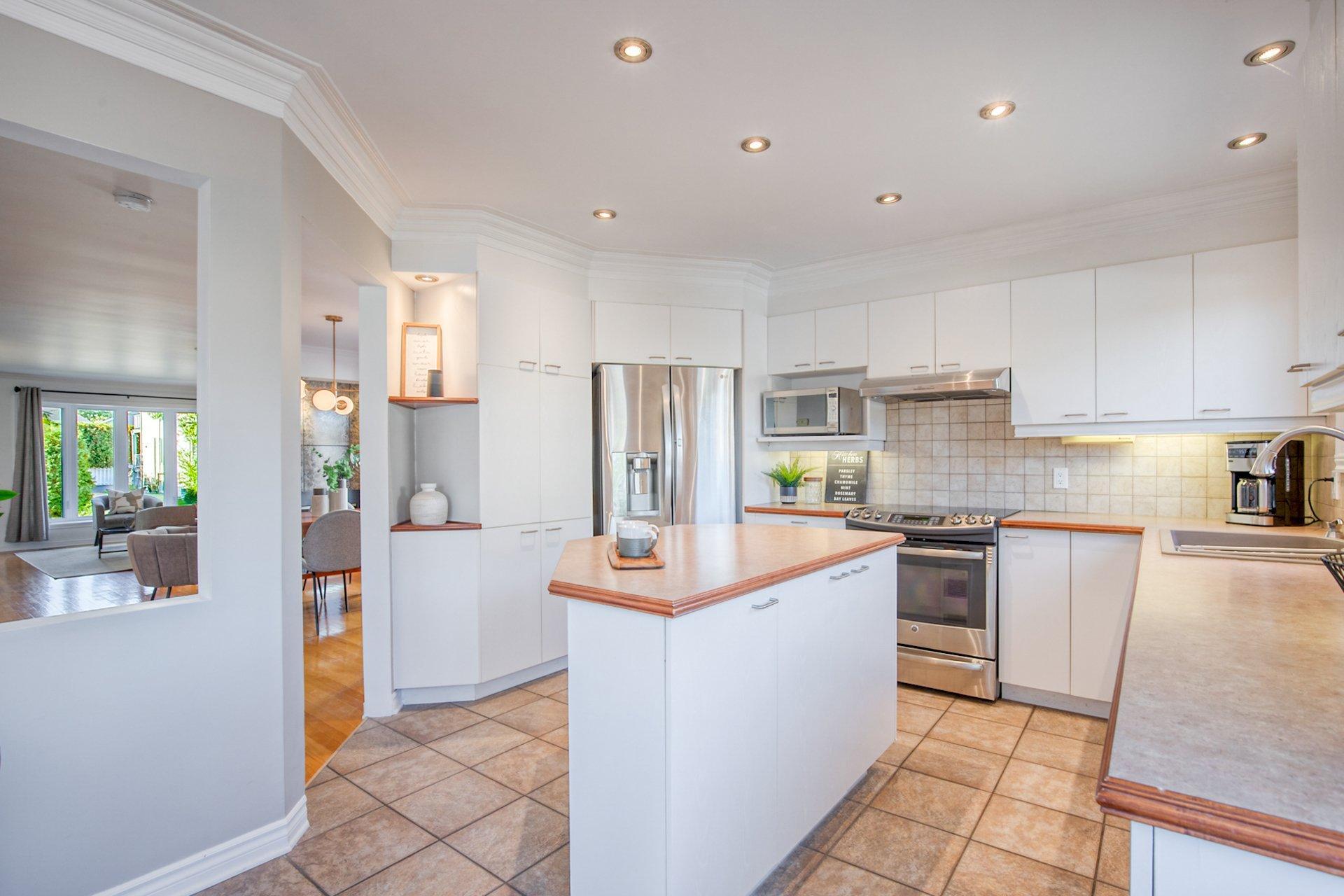 









427

 - 431


Rue François-V.-Malhiot

,
Boucherville,




QC
J4B7X1

