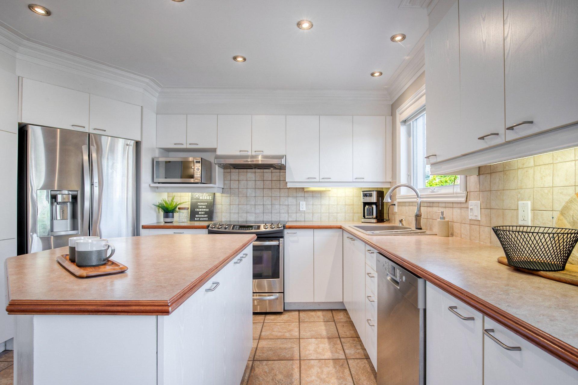 









427

 - 431


Rue François-V.-Malhiot

,
Boucherville,




QC
J4B7X1

