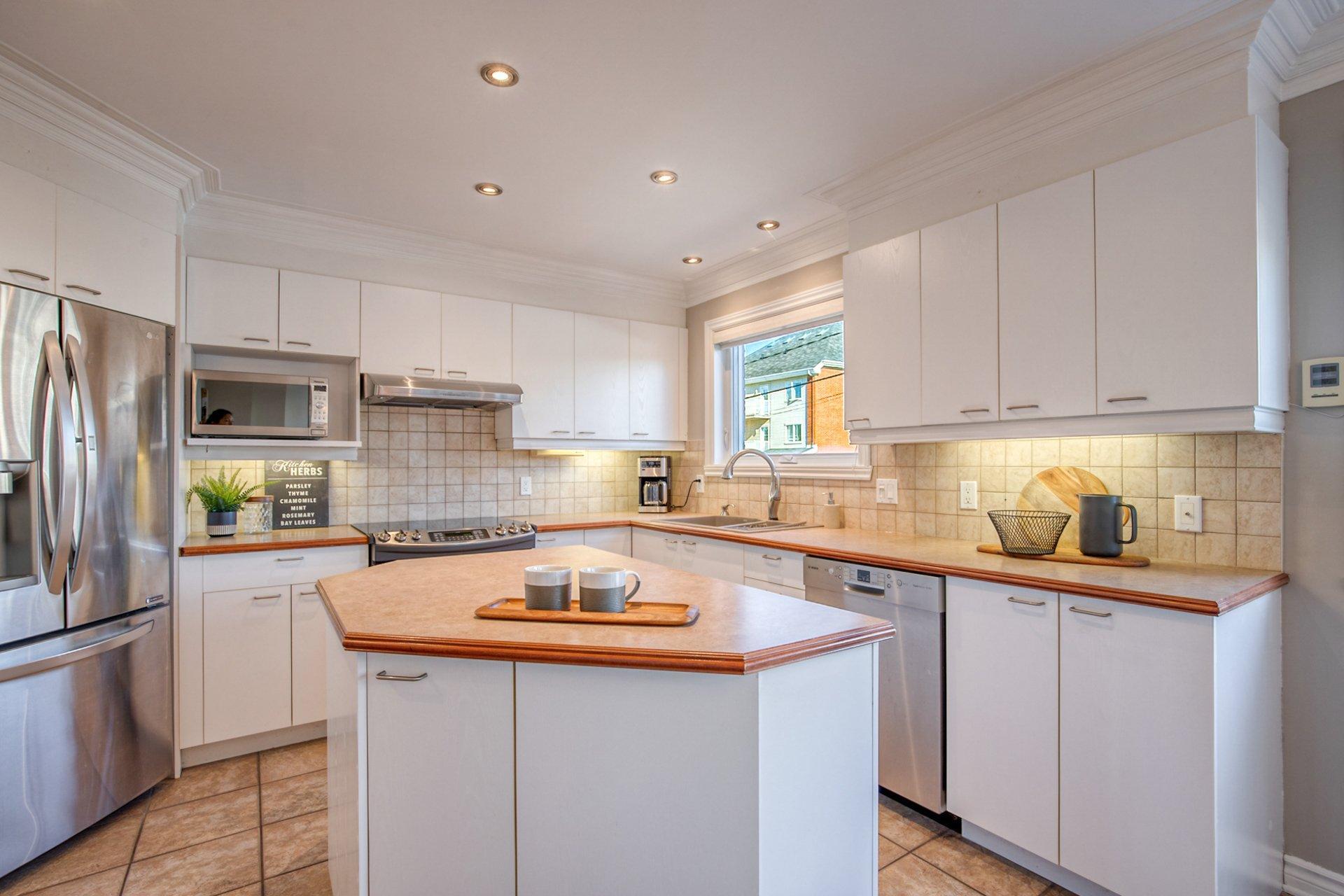 









427

 - 431


Rue François-V.-Malhiot

,
Boucherville,




QC
J4B7X1

