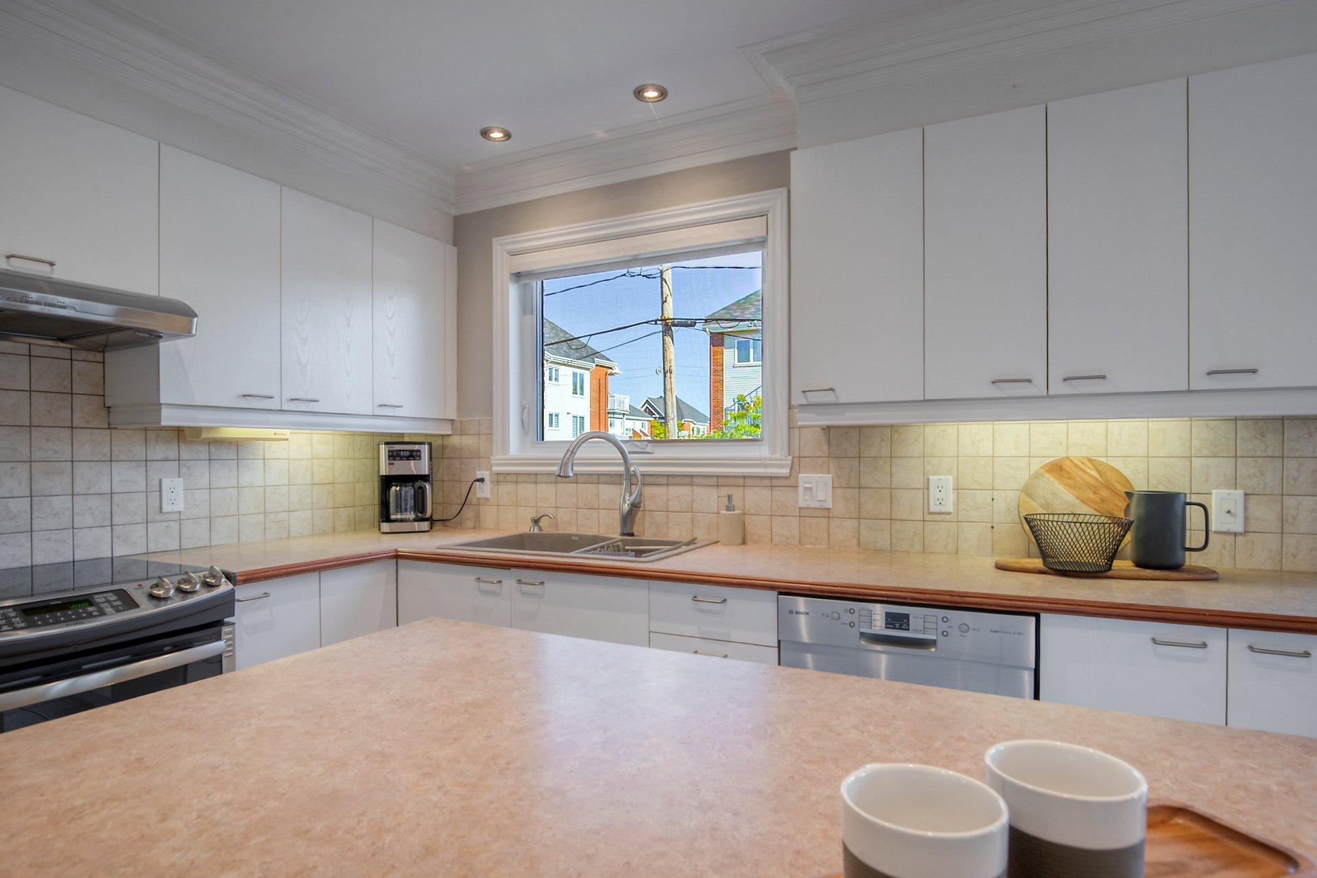 









427

 - 431


Rue François-V.-Malhiot

,
Boucherville,




QC
J4B7X1

