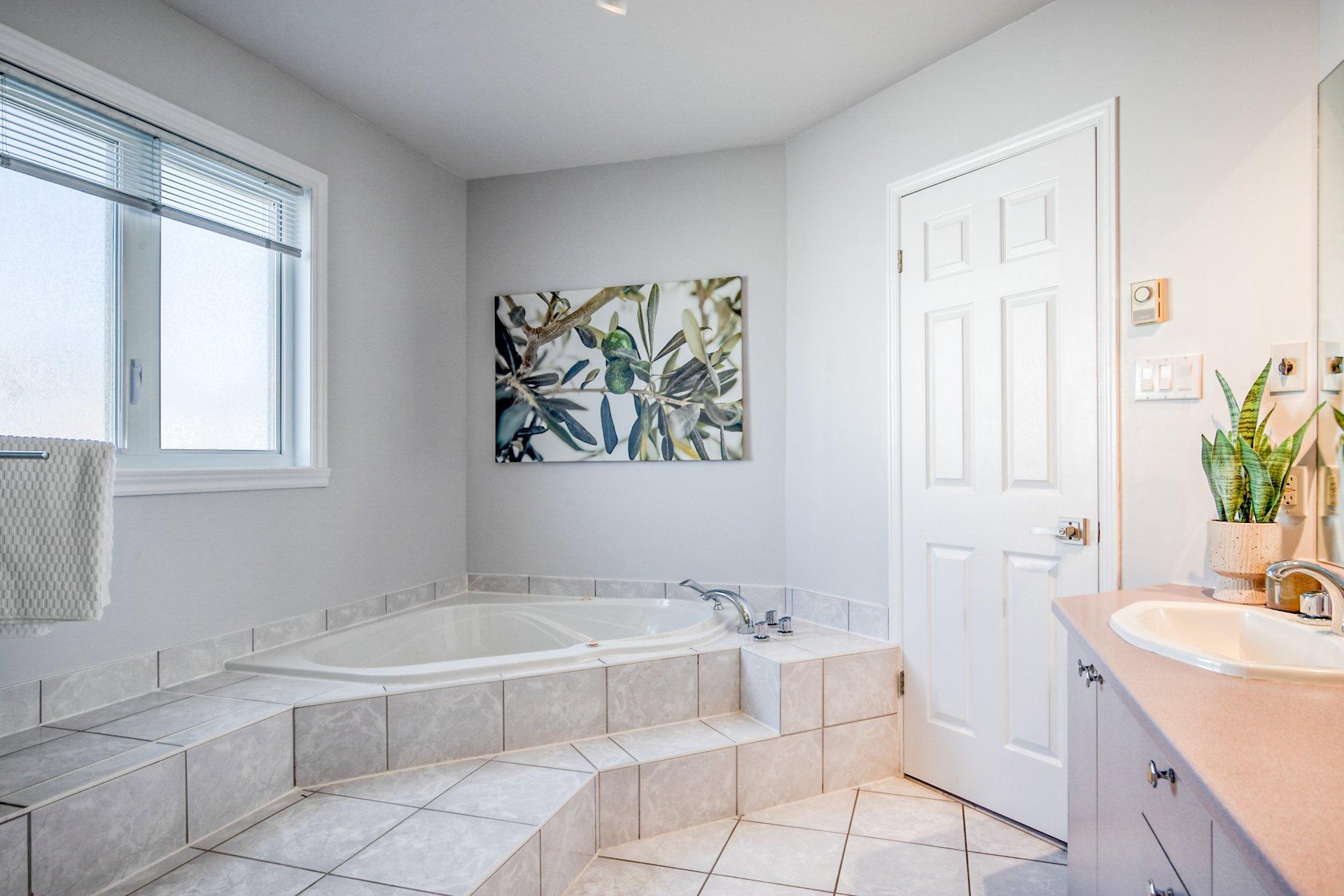 









427

 - 431


Rue François-V.-Malhiot

,
Boucherville,




QC
J4B7X1

