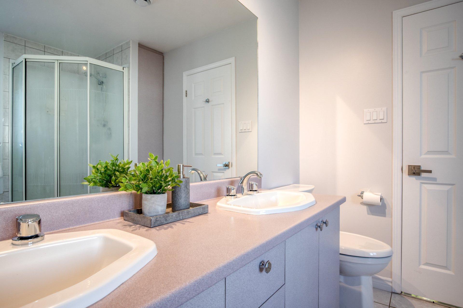 









427

 - 431


Rue François-V.-Malhiot

,
Boucherville,




QC
J4B7X1

