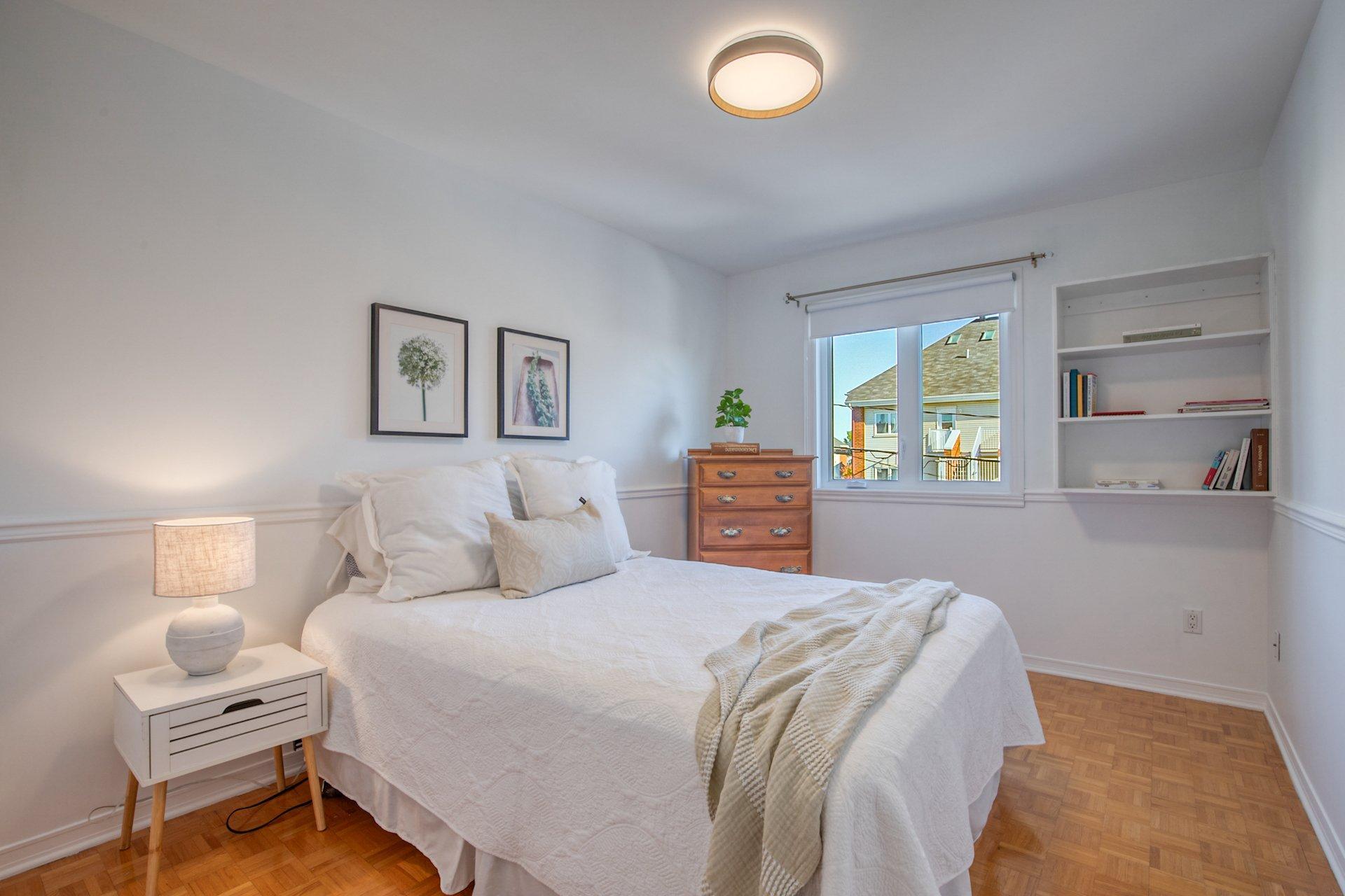 









427

 - 431


Rue François-V.-Malhiot

,
Boucherville,




QC
J4B7X1

