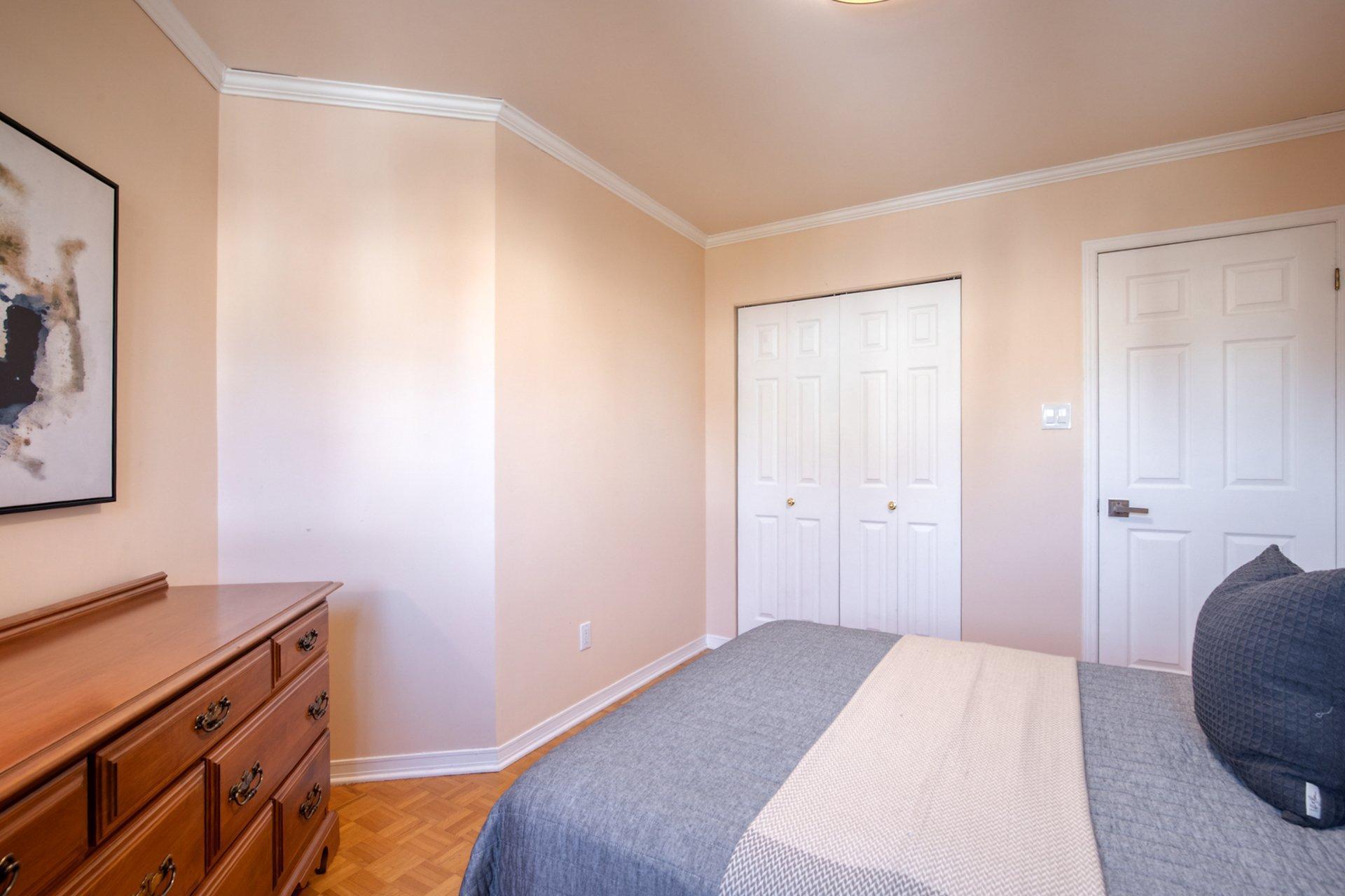 









427

 - 431


Rue François-V.-Malhiot

,
Boucherville,




QC
J4B7X1

