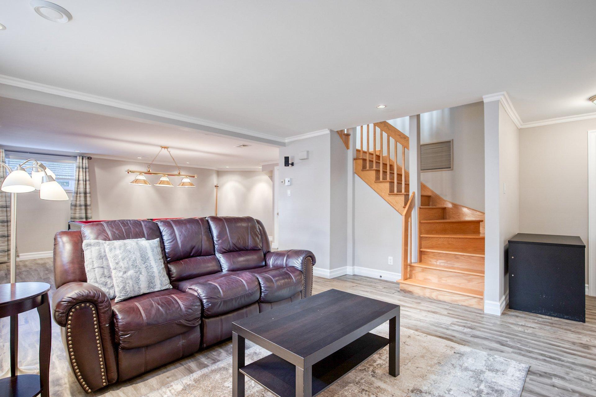 









427

 - 431


Rue François-V.-Malhiot

,
Boucherville,




QC
J4B7X1

