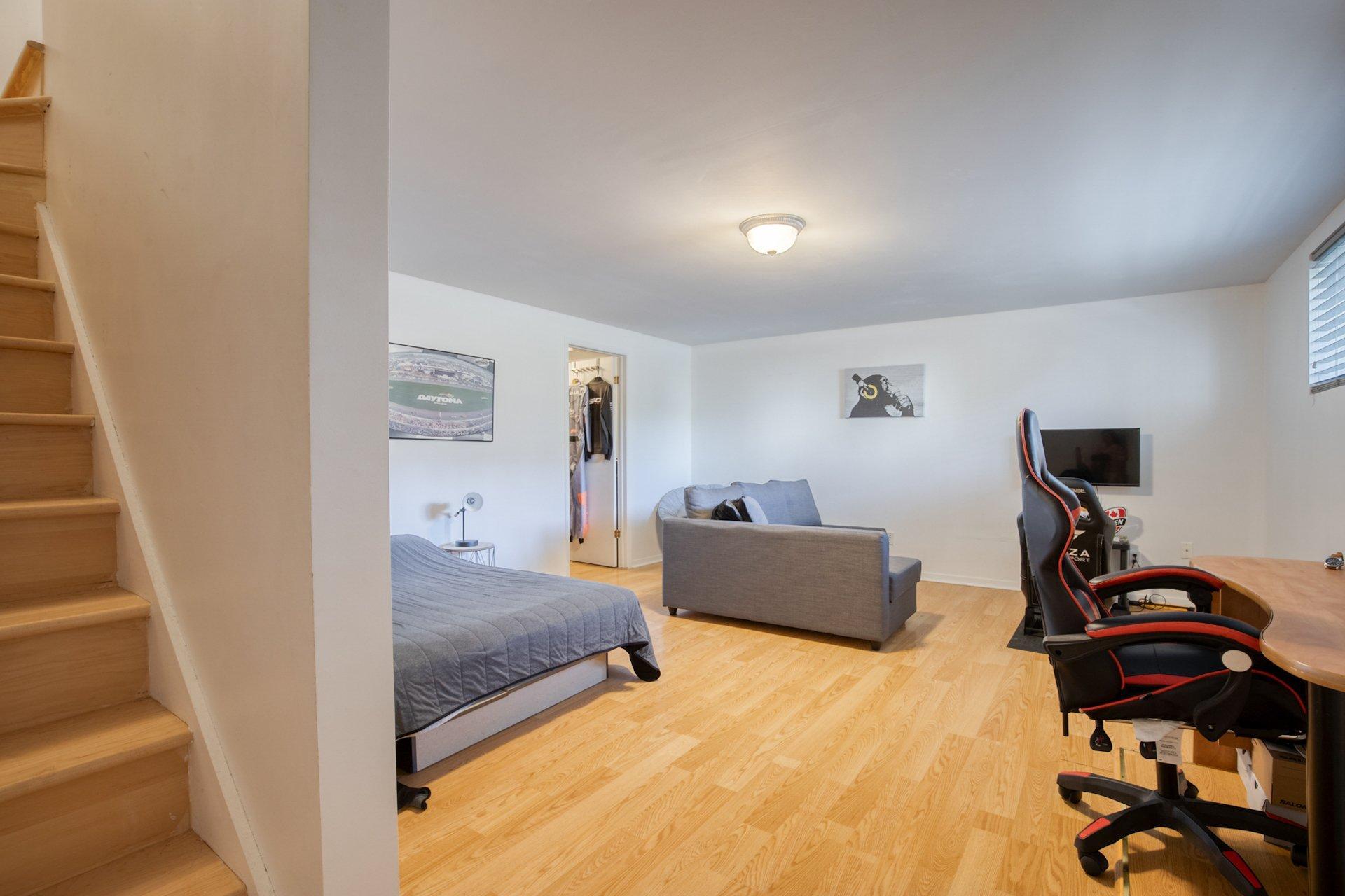 









427

 - 431


Rue François-V.-Malhiot

,
Boucherville,




QC
J4B7X1

