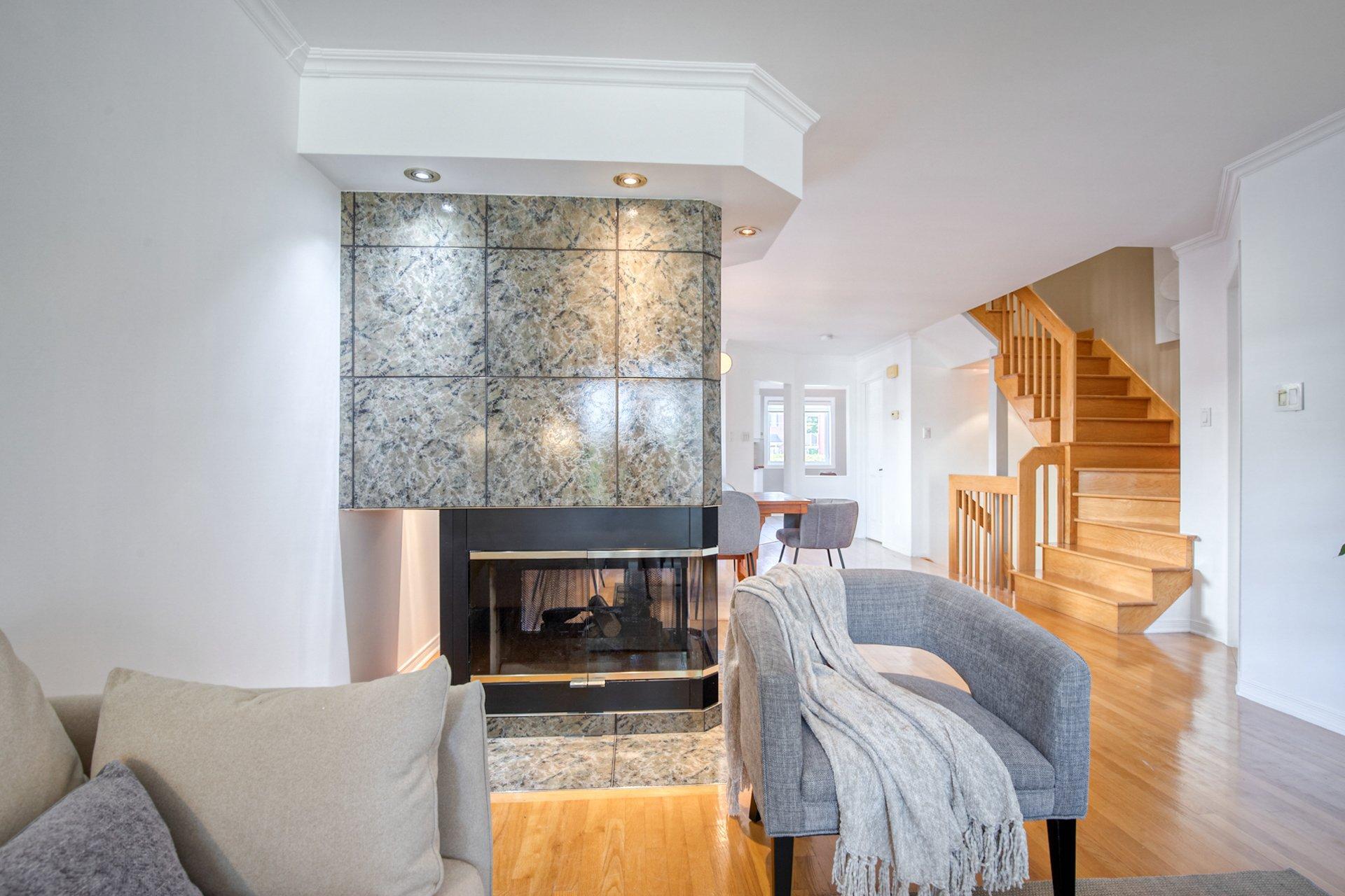 









427

 - 431


Rue François-V.-Malhiot

,
Boucherville,




QC
J4B7X1

