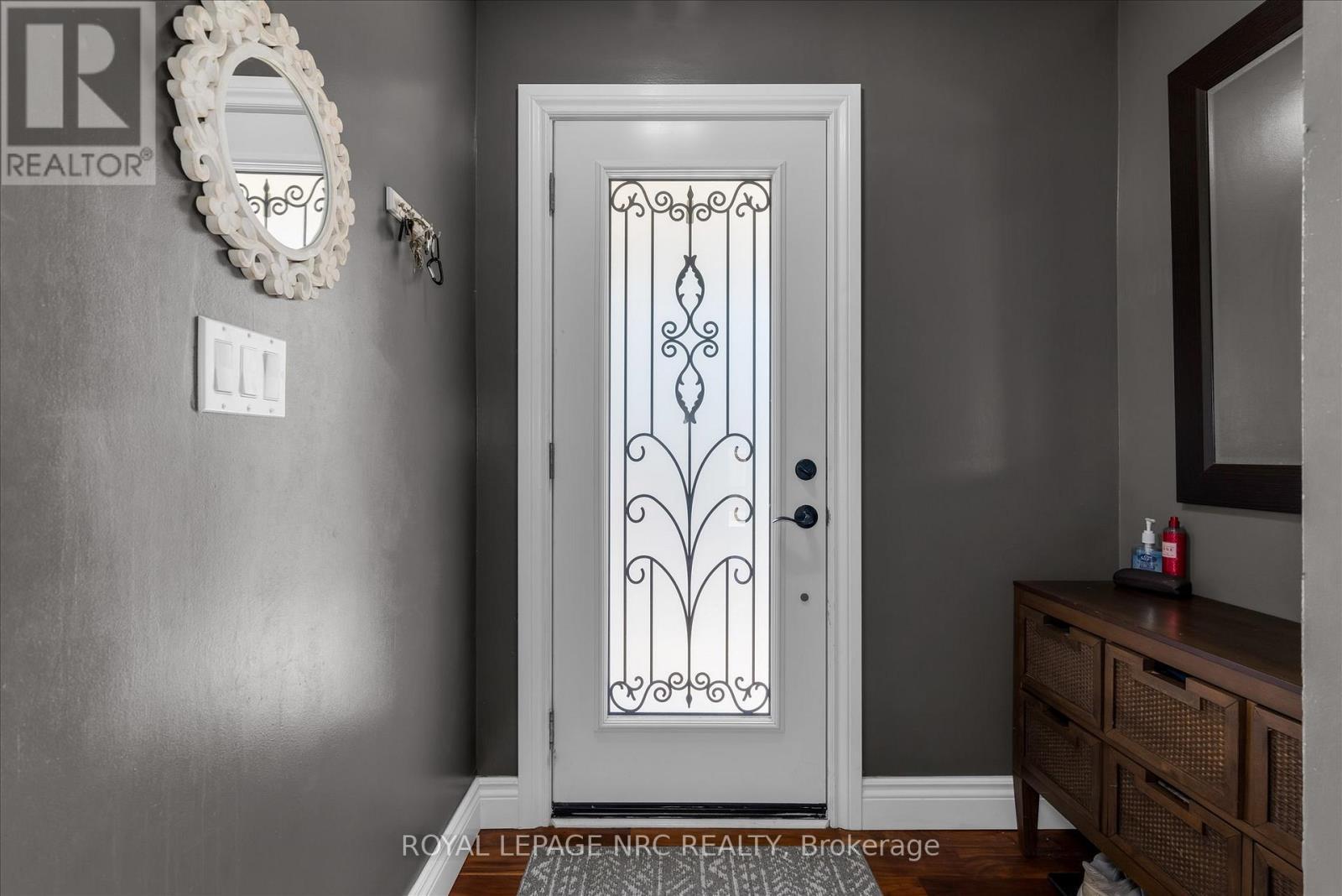 












442 BUNTING ROAD

,
St. Catharines (Carlton/Bunting),




Ontario
L2M3Z4

