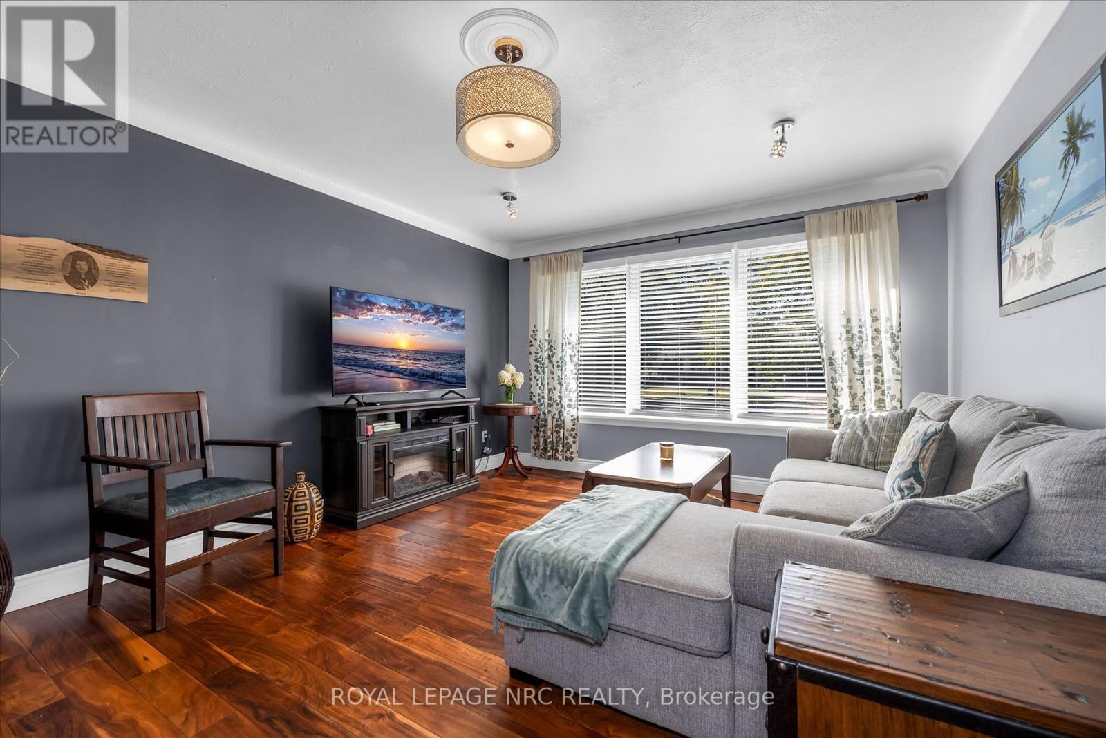 












442 BUNTING ROAD

,
St. Catharines (Carlton/Bunting),




Ontario
L2M3Z4

