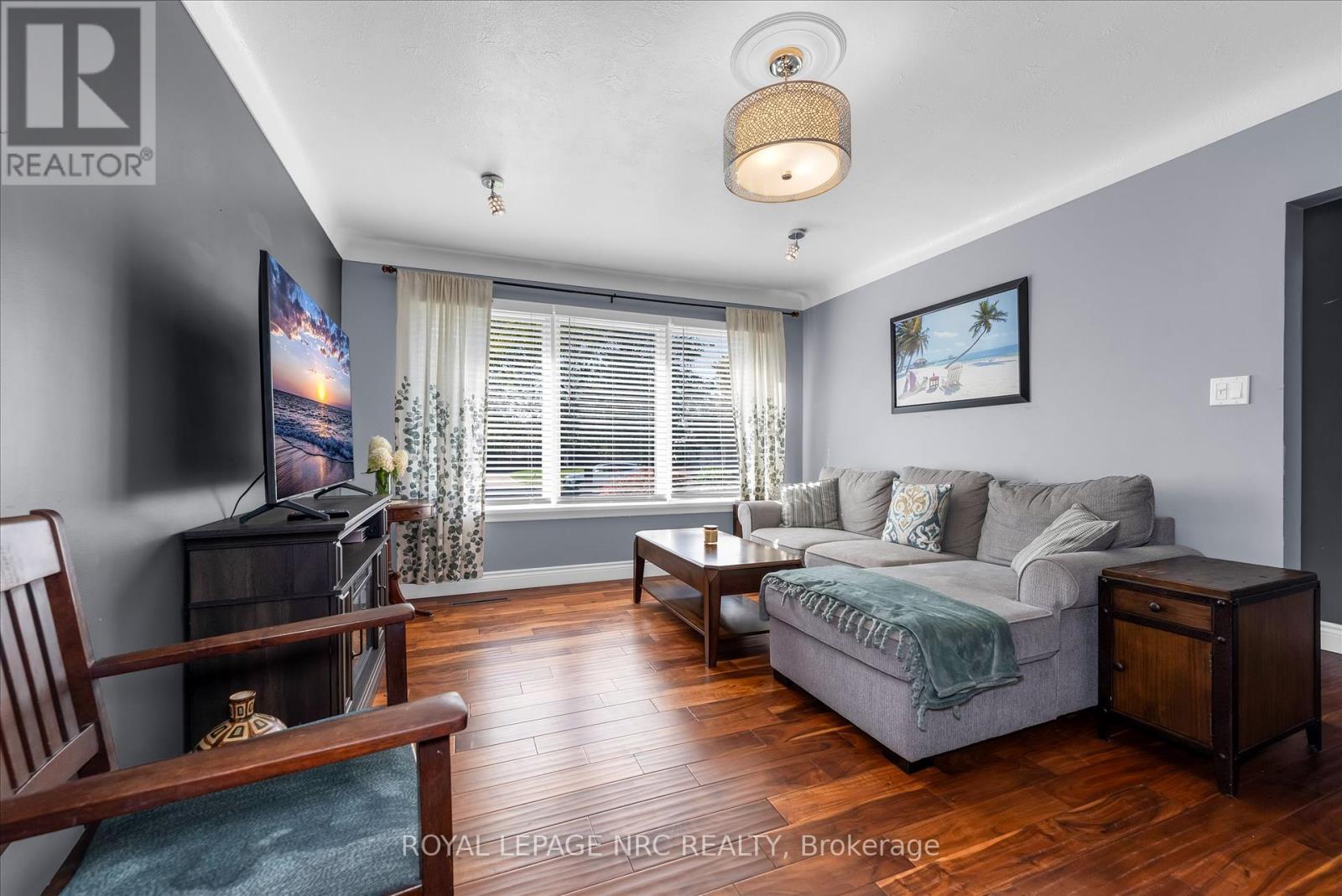 












442 BUNTING ROAD

,
St. Catharines (Carlton/Bunting),




Ontario
L2M3Z4

