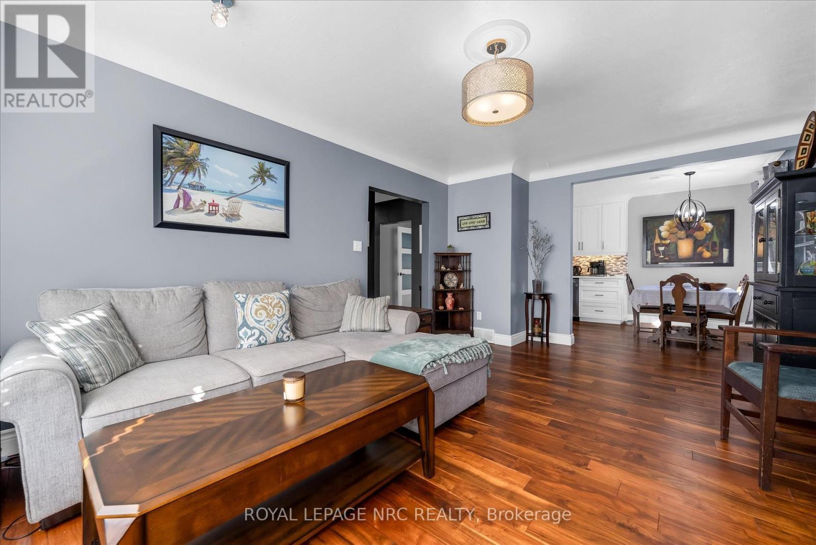 












442 BUNTING ROAD

,
St. Catharines (Carlton/Bunting),




Ontario
L2M3Z4

