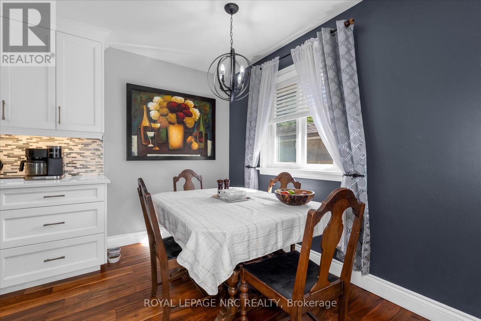 












442 BUNTING ROAD

,
St. Catharines (Carlton/Bunting),




Ontario
L2M3Z4

