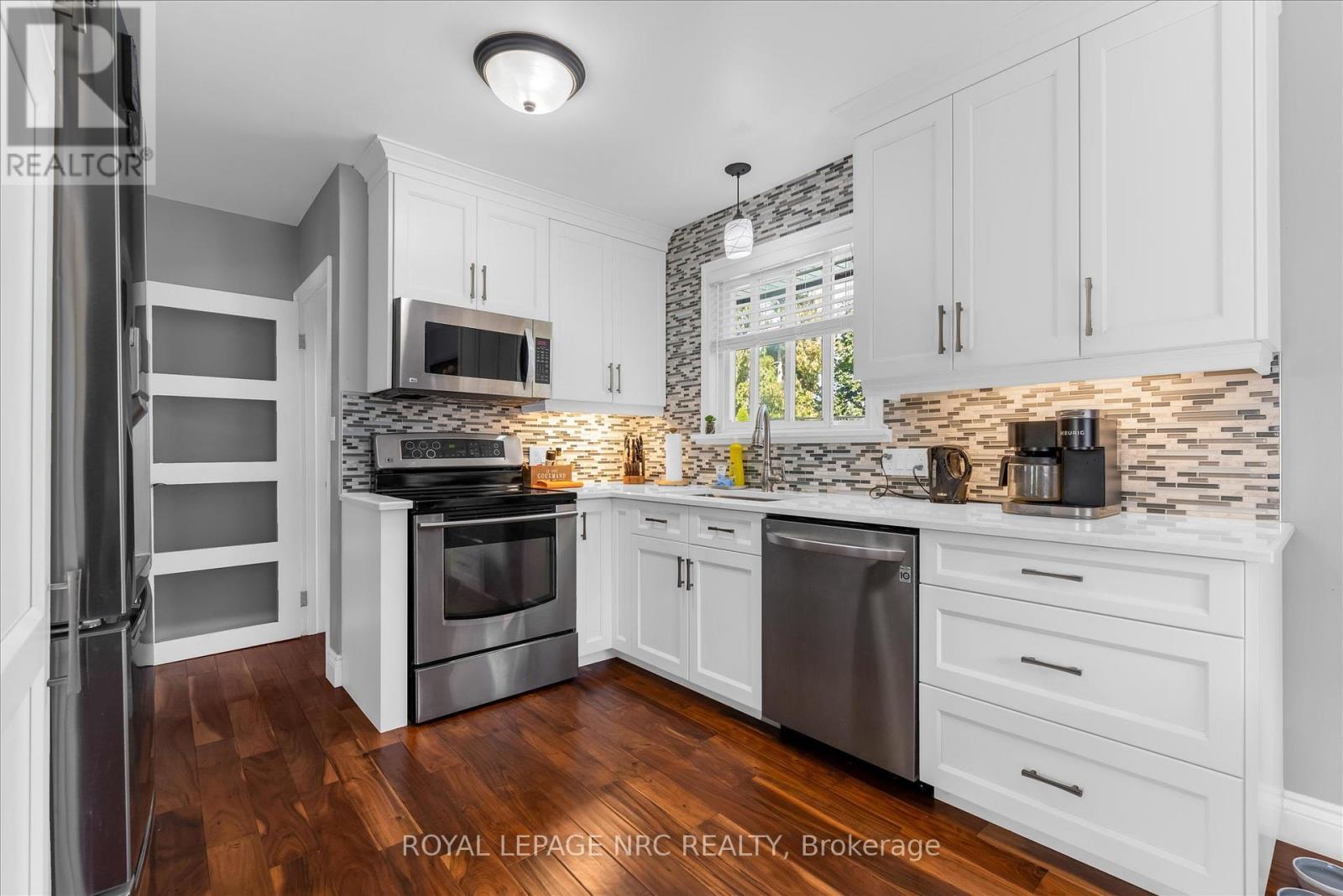 












442 BUNTING ROAD

,
St. Catharines (Carlton/Bunting),




Ontario
L2M3Z4

