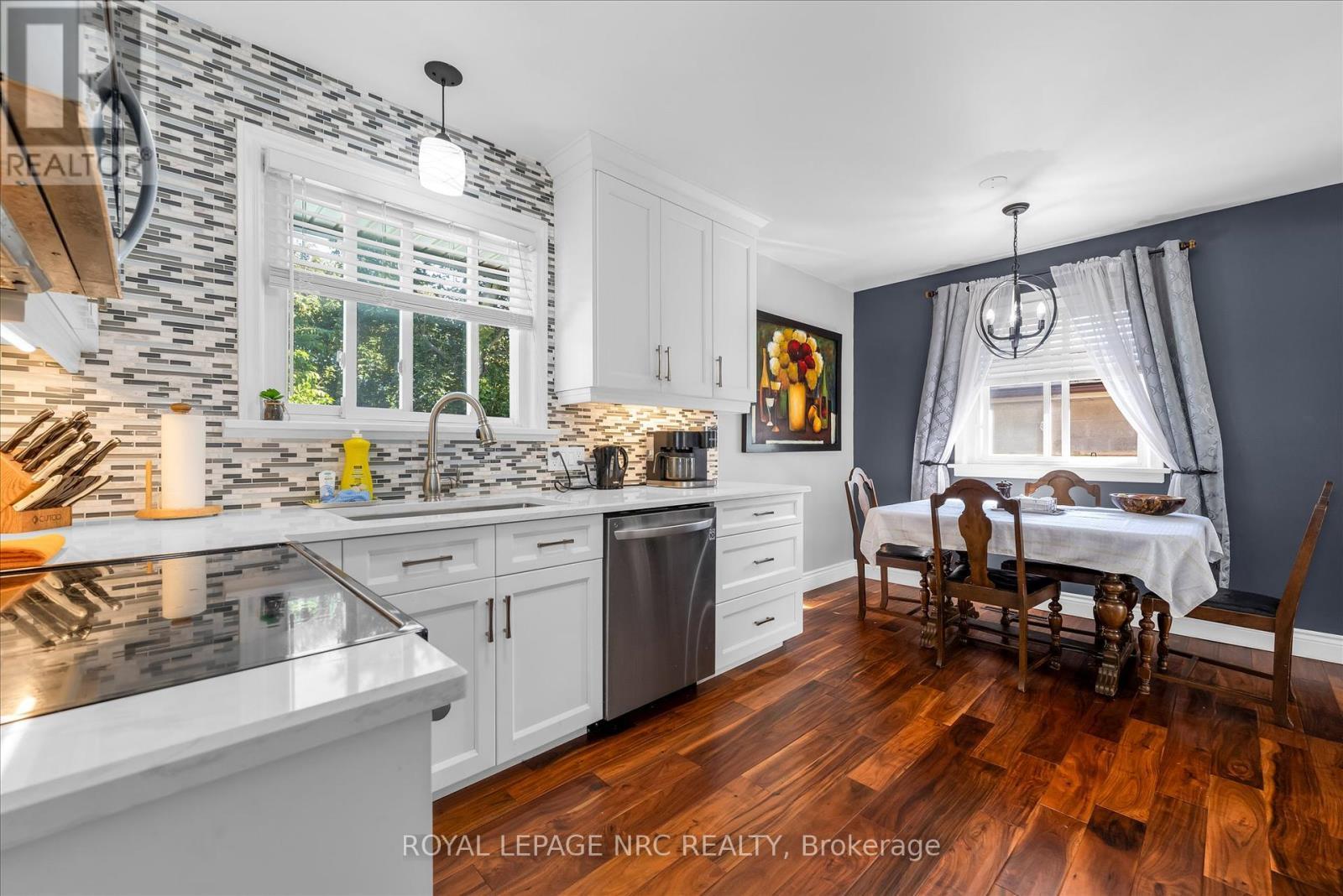 












442 BUNTING ROAD

,
St. Catharines (Carlton/Bunting),




Ontario
L2M3Z4

