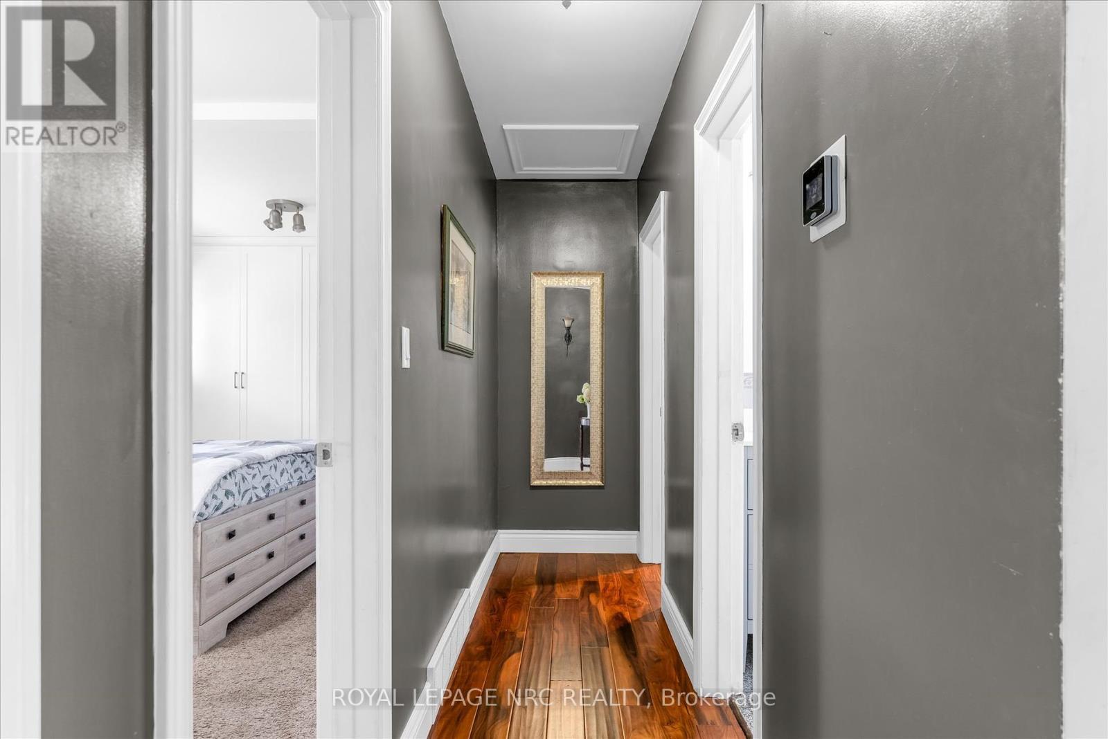 












442 BUNTING ROAD

,
St. Catharines (Carlton/Bunting),




Ontario
L2M3Z4

