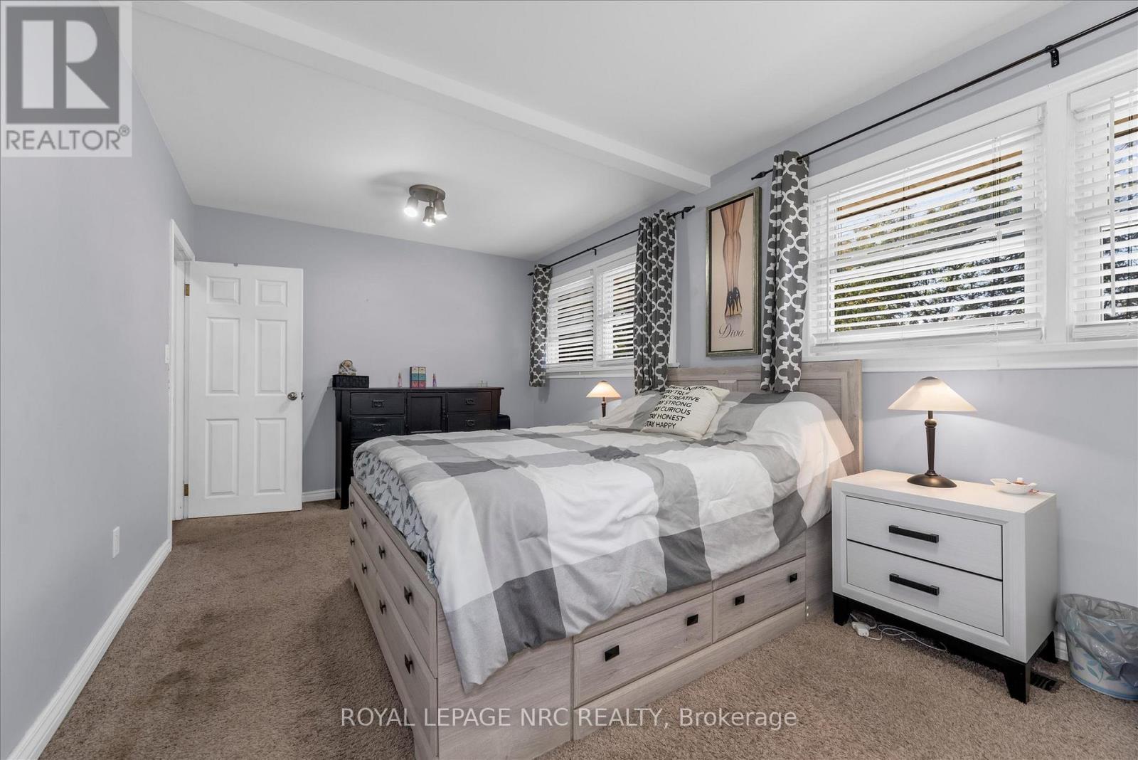 












442 BUNTING ROAD

,
St. Catharines (Carlton/Bunting),




Ontario
L2M3Z4

