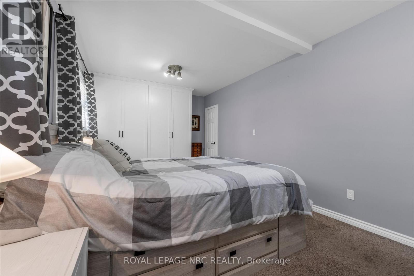 












442 BUNTING ROAD

,
St. Catharines (Carlton/Bunting),




Ontario
L2M3Z4

