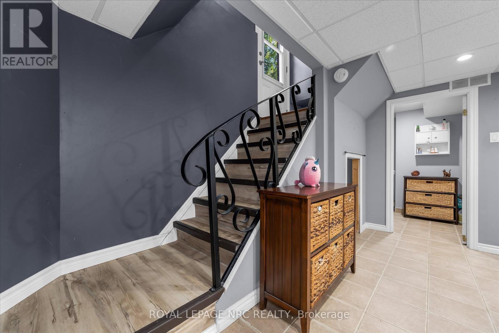 












442 BUNTING ROAD

,
St. Catharines (Carlton/Bunting),




Ontario
L2M3Z4

