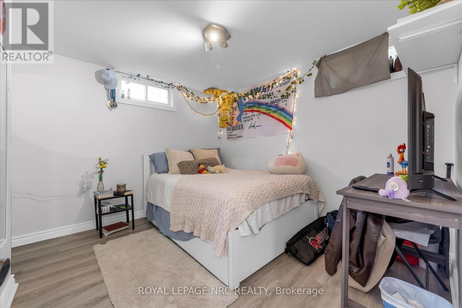 












442 BUNTING ROAD

,
St. Catharines (Carlton/Bunting),




Ontario
L2M3Z4

