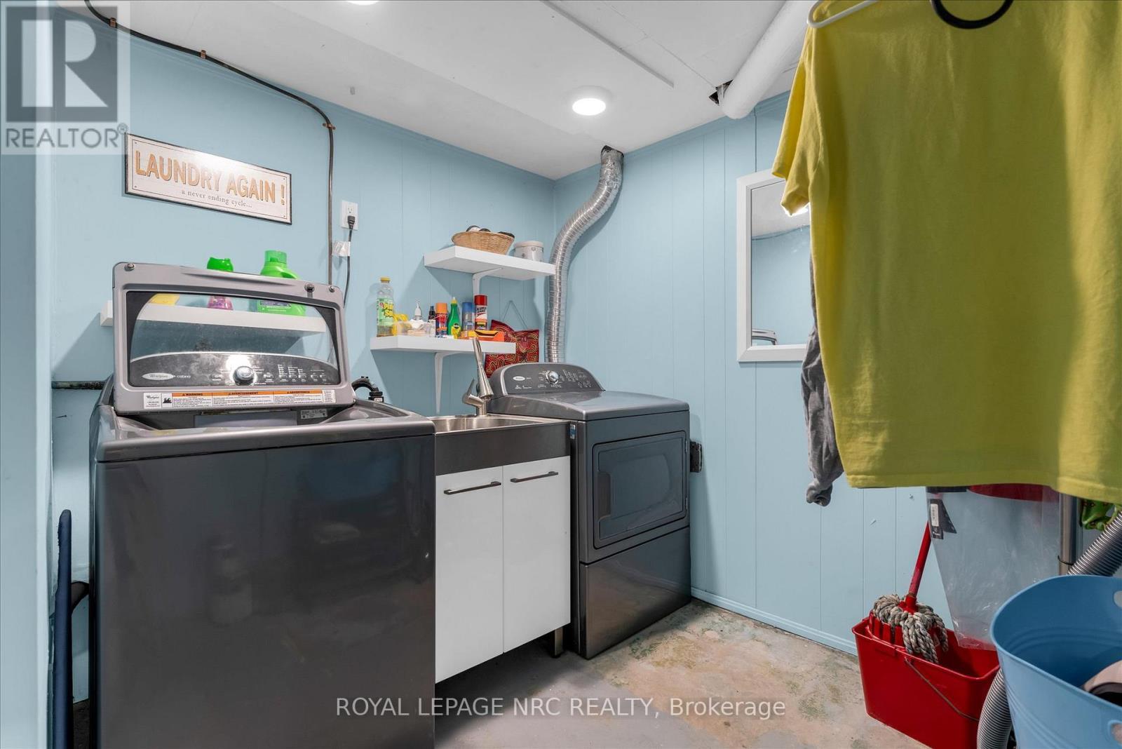 












442 BUNTING ROAD

,
St. Catharines (Carlton/Bunting),




Ontario
L2M3Z4

