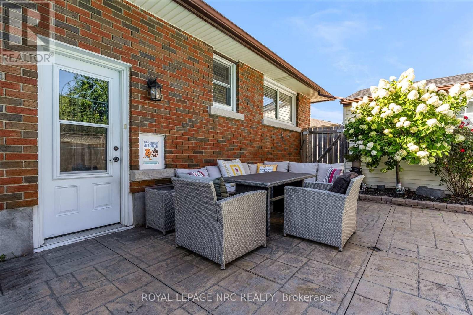 












442 BUNTING ROAD

,
St. Catharines (Carlton/Bunting),




Ontario
L2M3Z4

