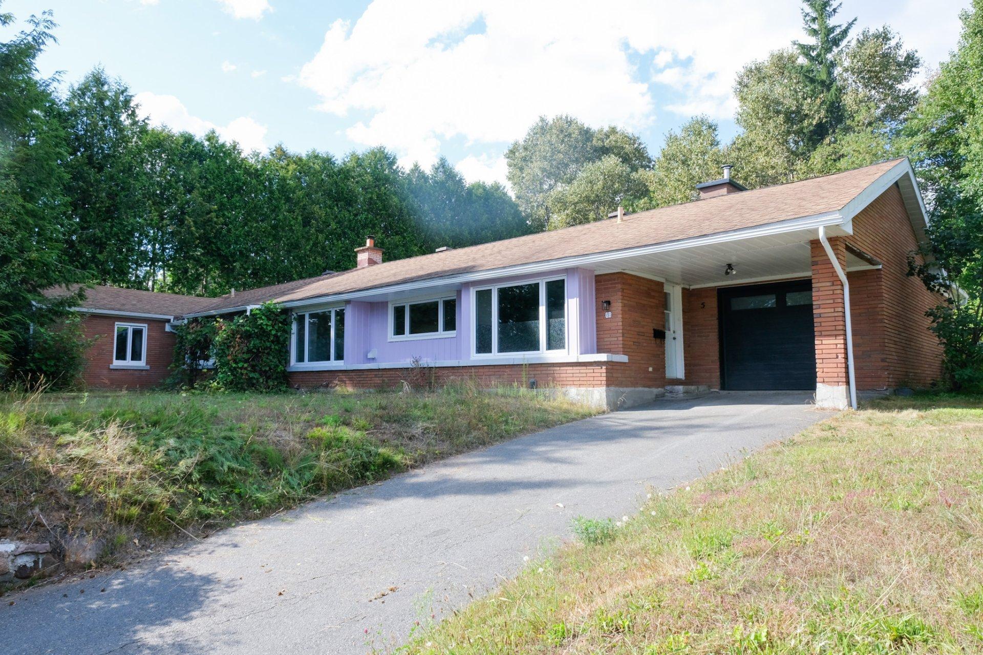 









5


Rue Cloutier

,
Sainte-Agathe-des-Monts,




QC
J8C1C8

