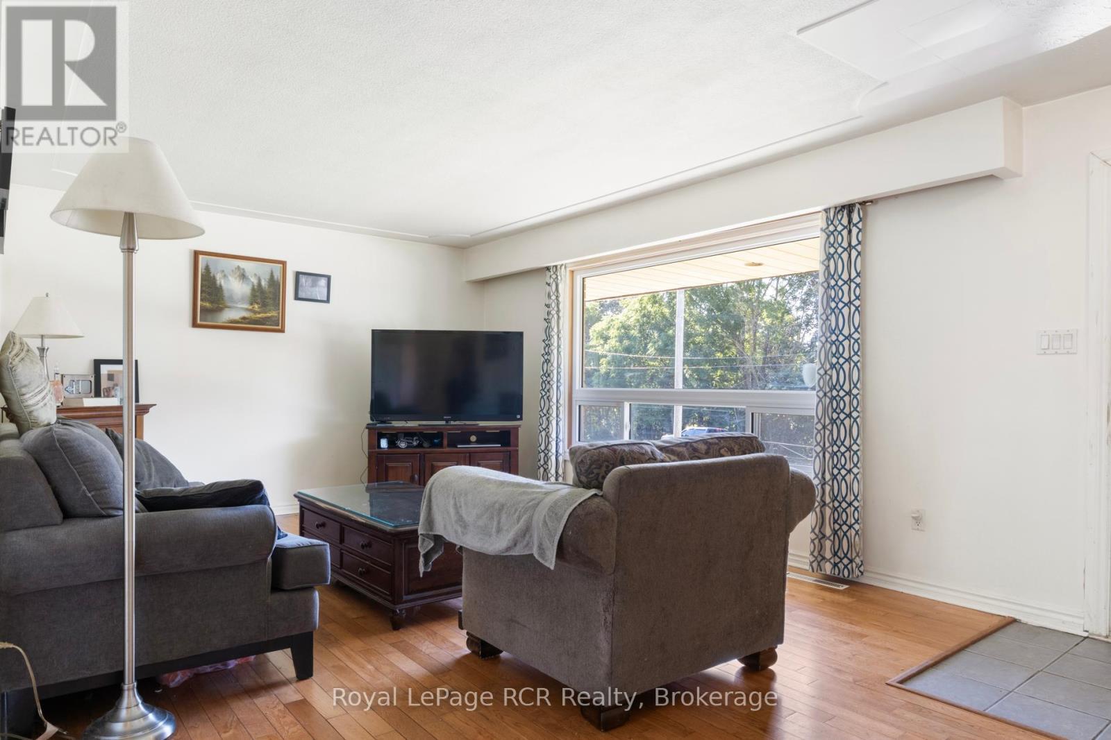 












141 NORTH WATER STREET W

,
Wellington North (Mount Forest),




Ontario
N0G2L3

