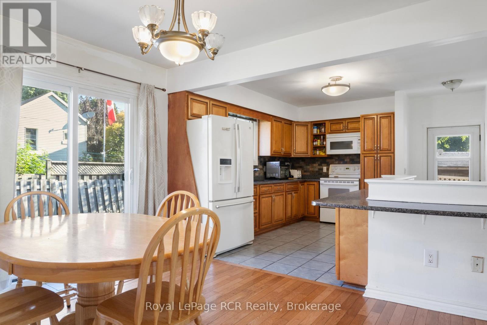 












141 NORTH WATER STREET W

,
Wellington North (Mount Forest),




Ontario
N0G2L3

