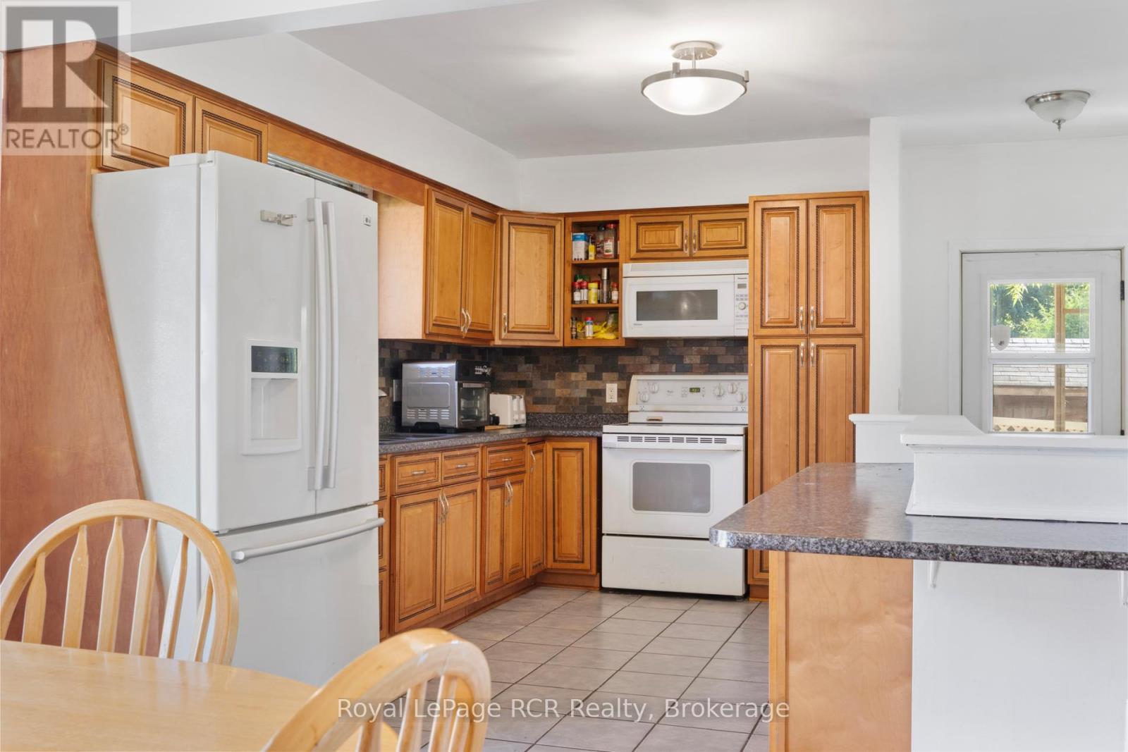 












141 NORTH WATER STREET W

,
Wellington North (Mount Forest),




Ontario
N0G2L3

