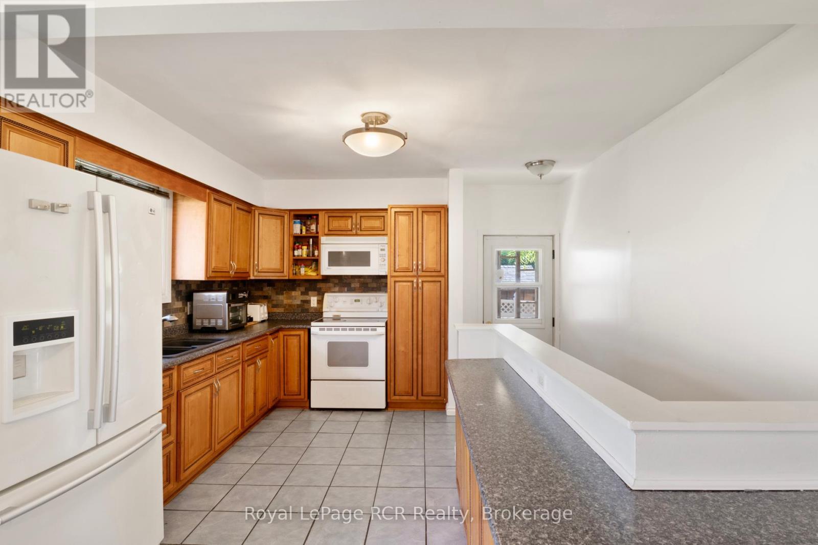 












141 NORTH WATER STREET W

,
Wellington North (Mount Forest),




Ontario
N0G2L3

