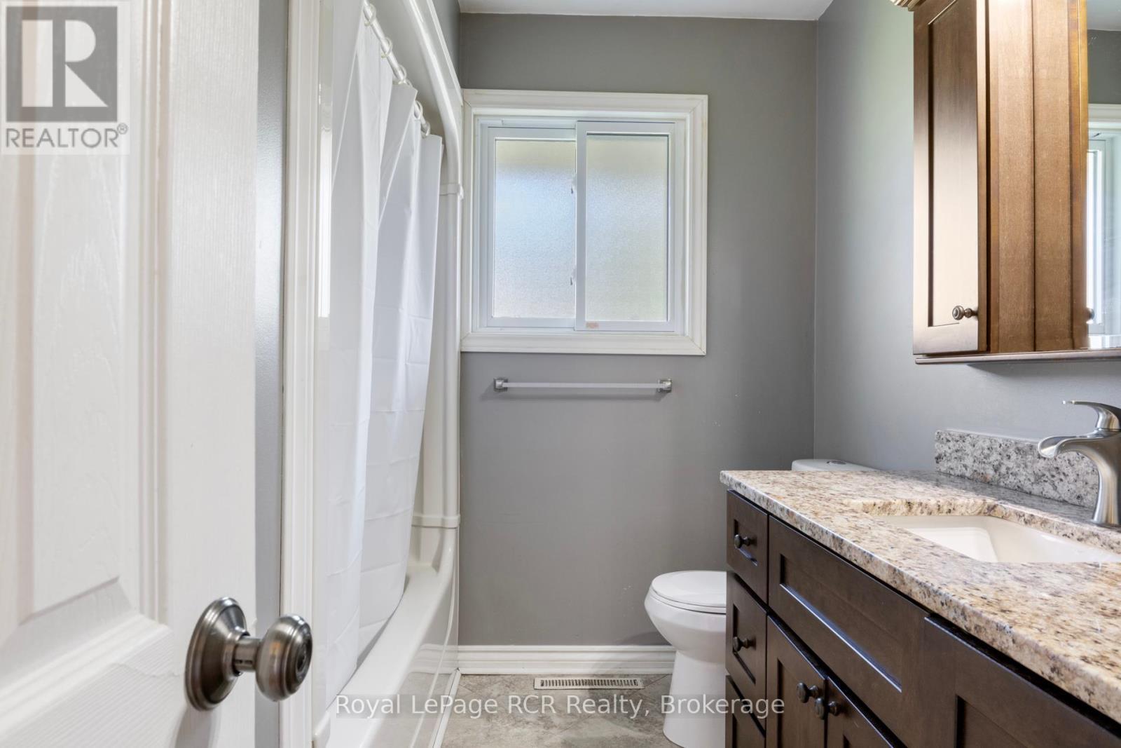 












141 NORTH WATER STREET W

,
Wellington North (Mount Forest),




Ontario
N0G2L3

