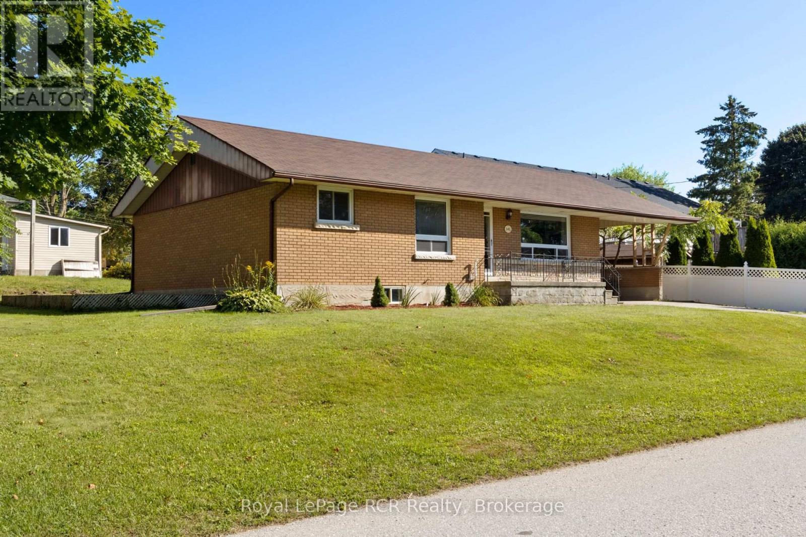 












141 NORTH WATER STREET W

,
Wellington North (Mount Forest),




Ontario
N0G2L3

