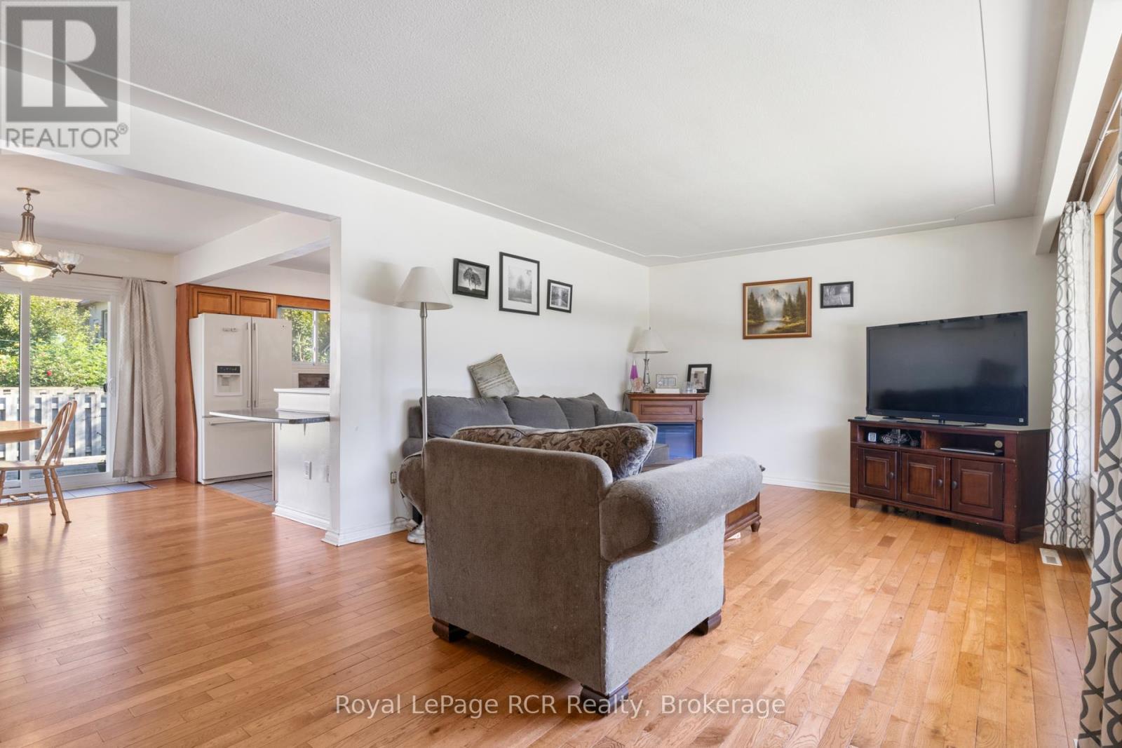 












141 NORTH WATER STREET W

,
Wellington North (Mount Forest),




Ontario
N0G2L3

