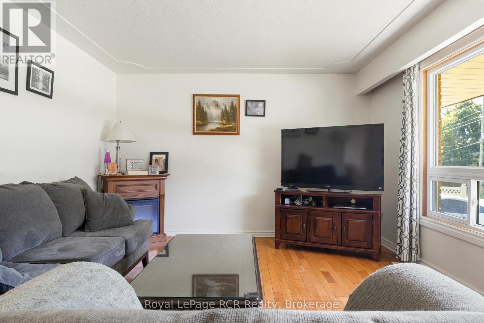 












141 NORTH WATER STREET W

,
Wellington North (Mount Forest),




Ontario
N0G2L3

