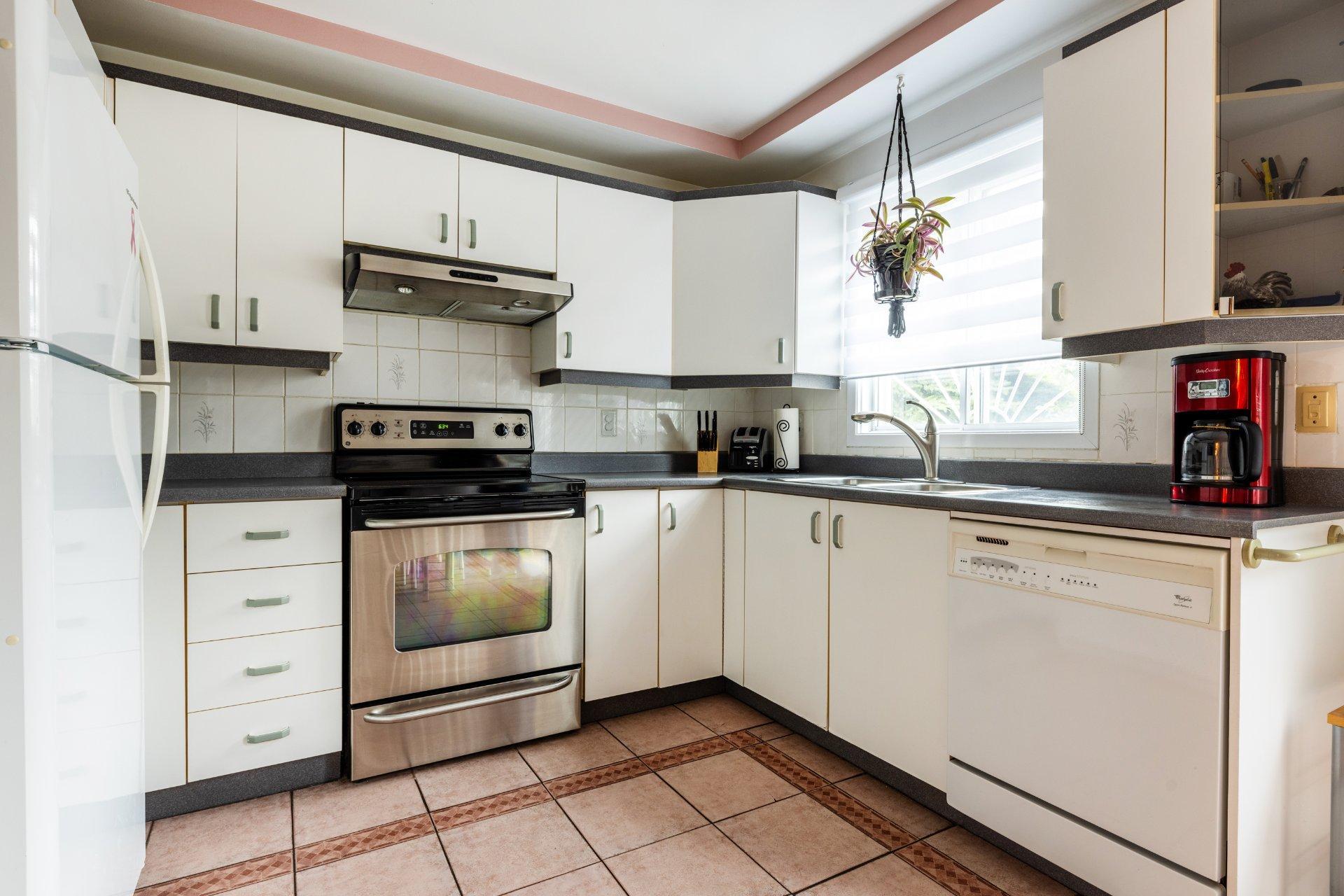 









10056


Rue Sylvain-Garneau

,
Montréal (Rivière-des-Prairies/Pointe-aux-Trembles),




QC
H1C2G3

