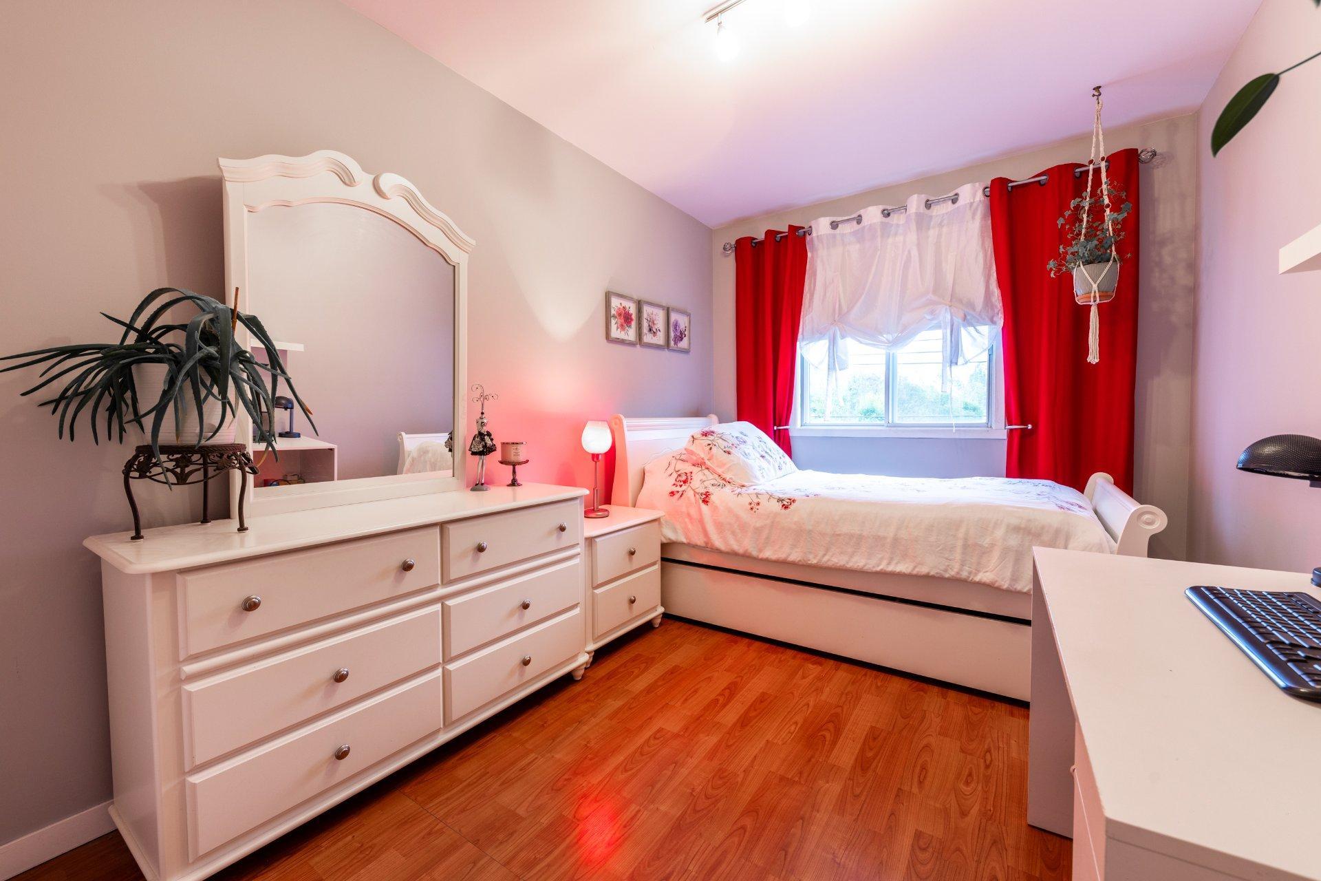 









10056


Rue Sylvain-Garneau

,
Montréal (Rivière-des-Prairies/Pointe-aux-Trembles),




QC
H1C2G3

