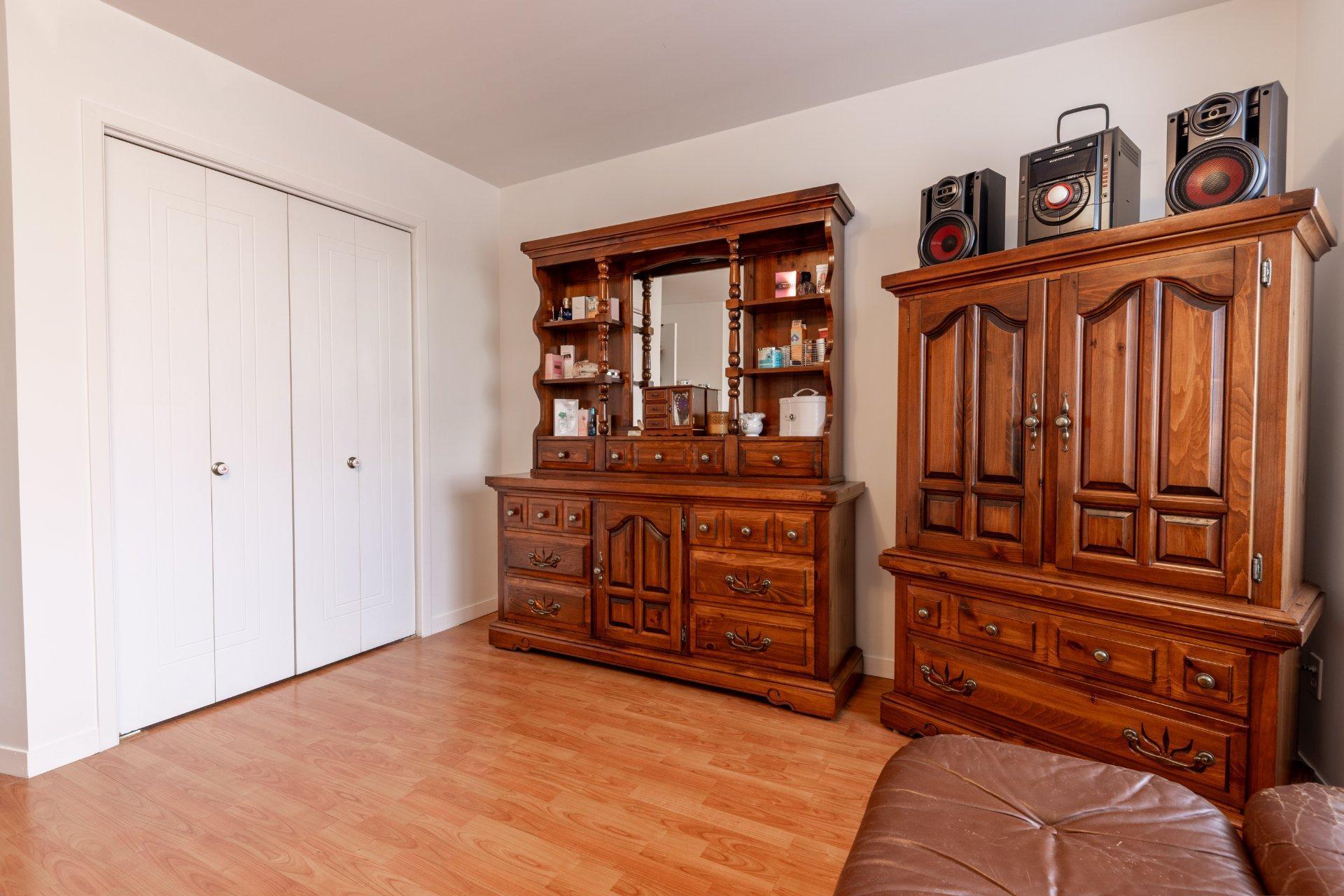 









10056


Rue Sylvain-Garneau

,
Montréal (Rivière-des-Prairies/Pointe-aux-Trembles),




QC
H1C2G3

