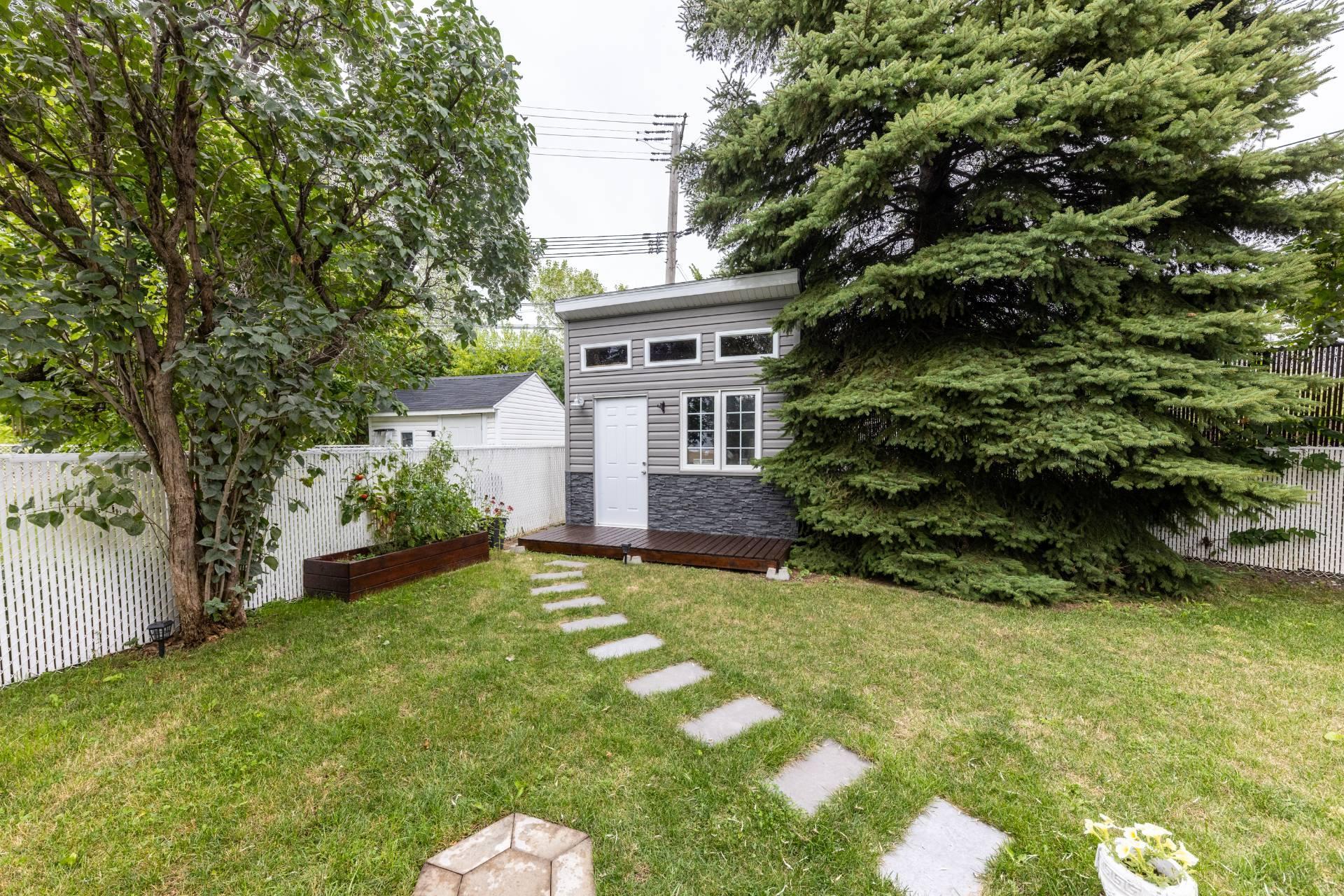 









10056


Rue Sylvain-Garneau

,
Montréal (Rivière-des-Prairies/Pointe-aux-Trembles),




QC
H1C2G3

