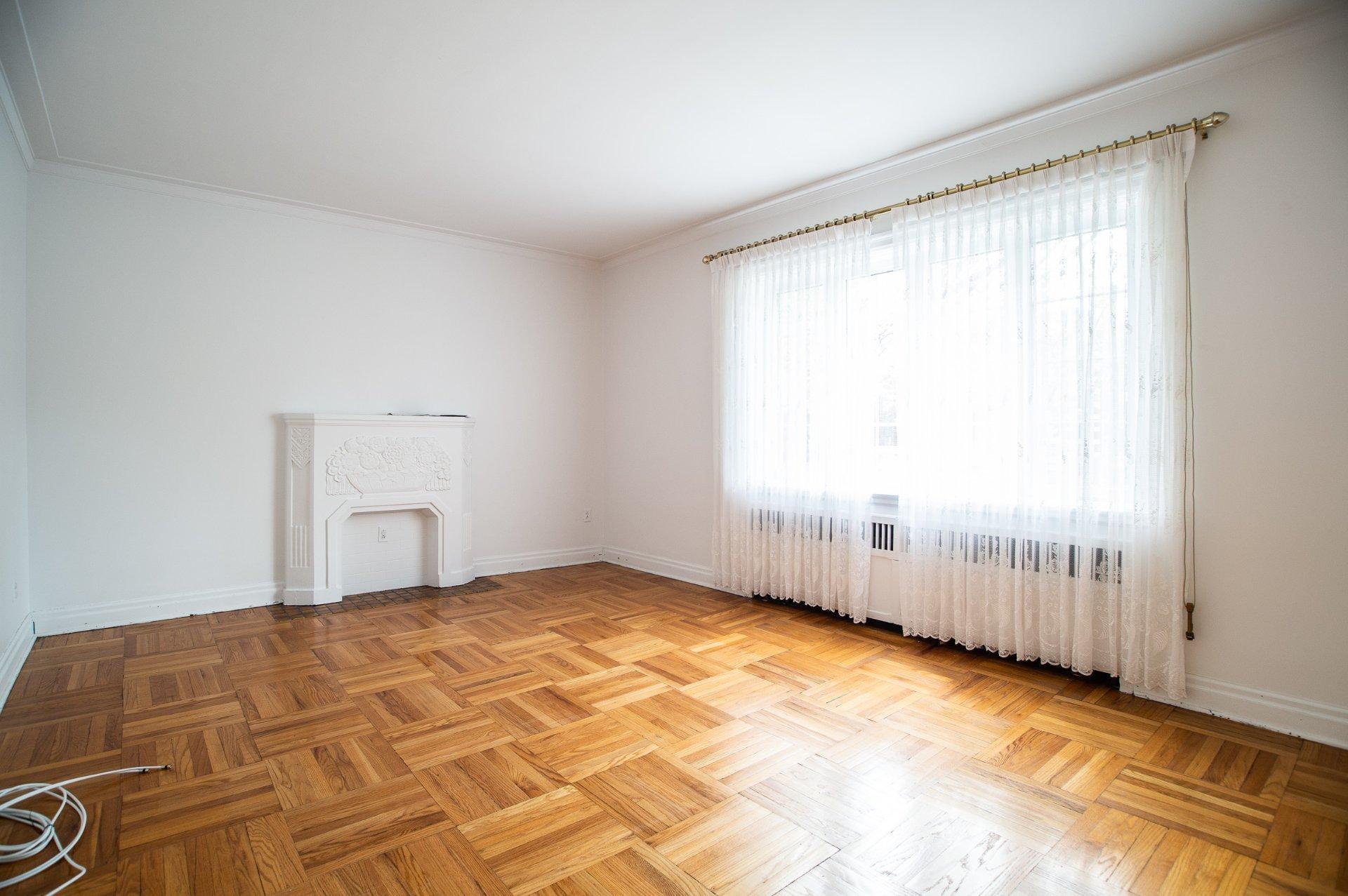 









5053


Av. Victoria

,
Montréal (Côte-des-Neiges/Notre-Dame-de-Grâce),




QC
H3W2N2

