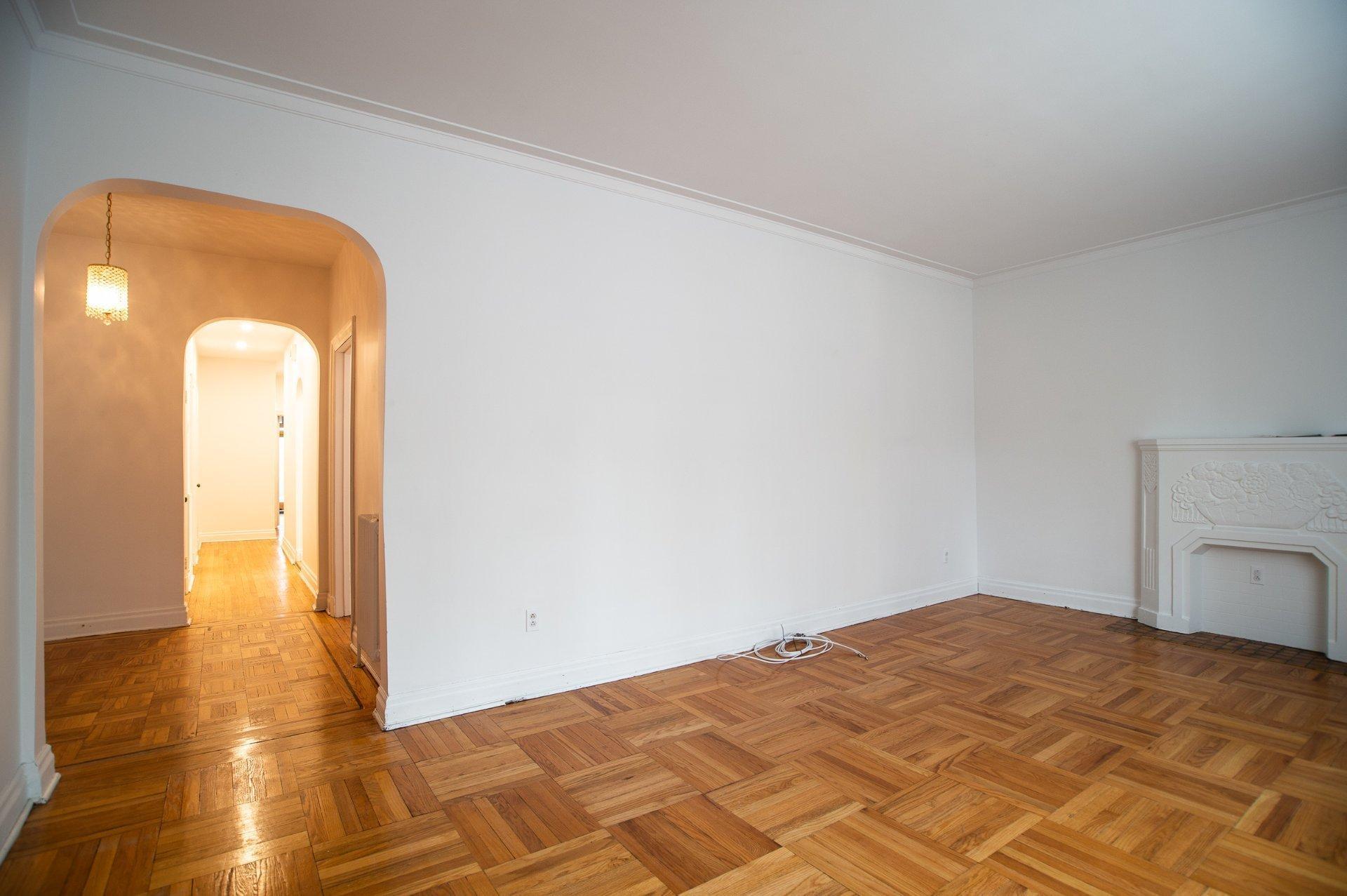 









5053


Av. Victoria

,
Montréal (Côte-des-Neiges/Notre-Dame-de-Grâce),




QC
H3W2N2

