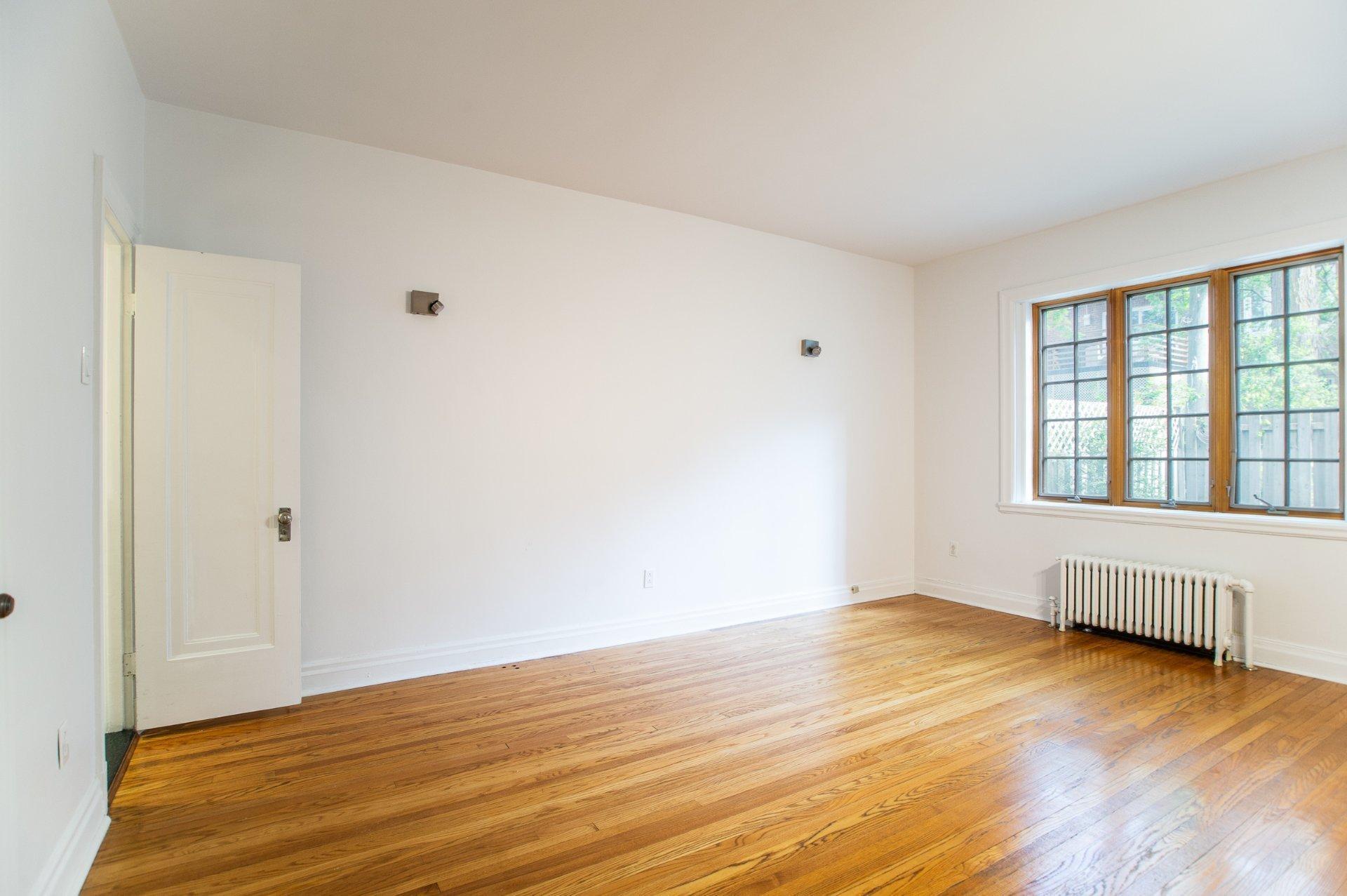 









5053


Av. Victoria

,
Montréal (Côte-des-Neiges/Notre-Dame-de-Grâce),




QC
H3W2N2

