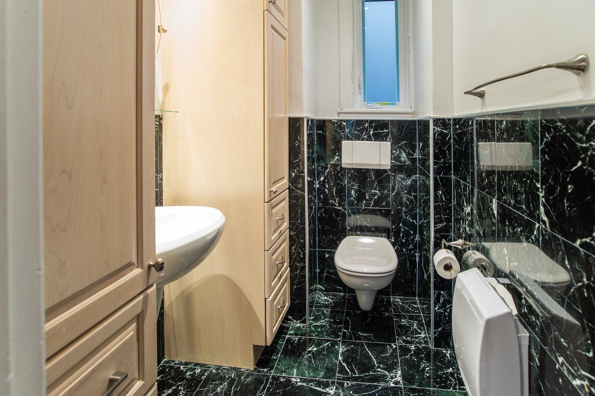 









5053


Av. Victoria

,
Montréal (Côte-des-Neiges/Notre-Dame-de-Grâce),




QC
H3W2N2

